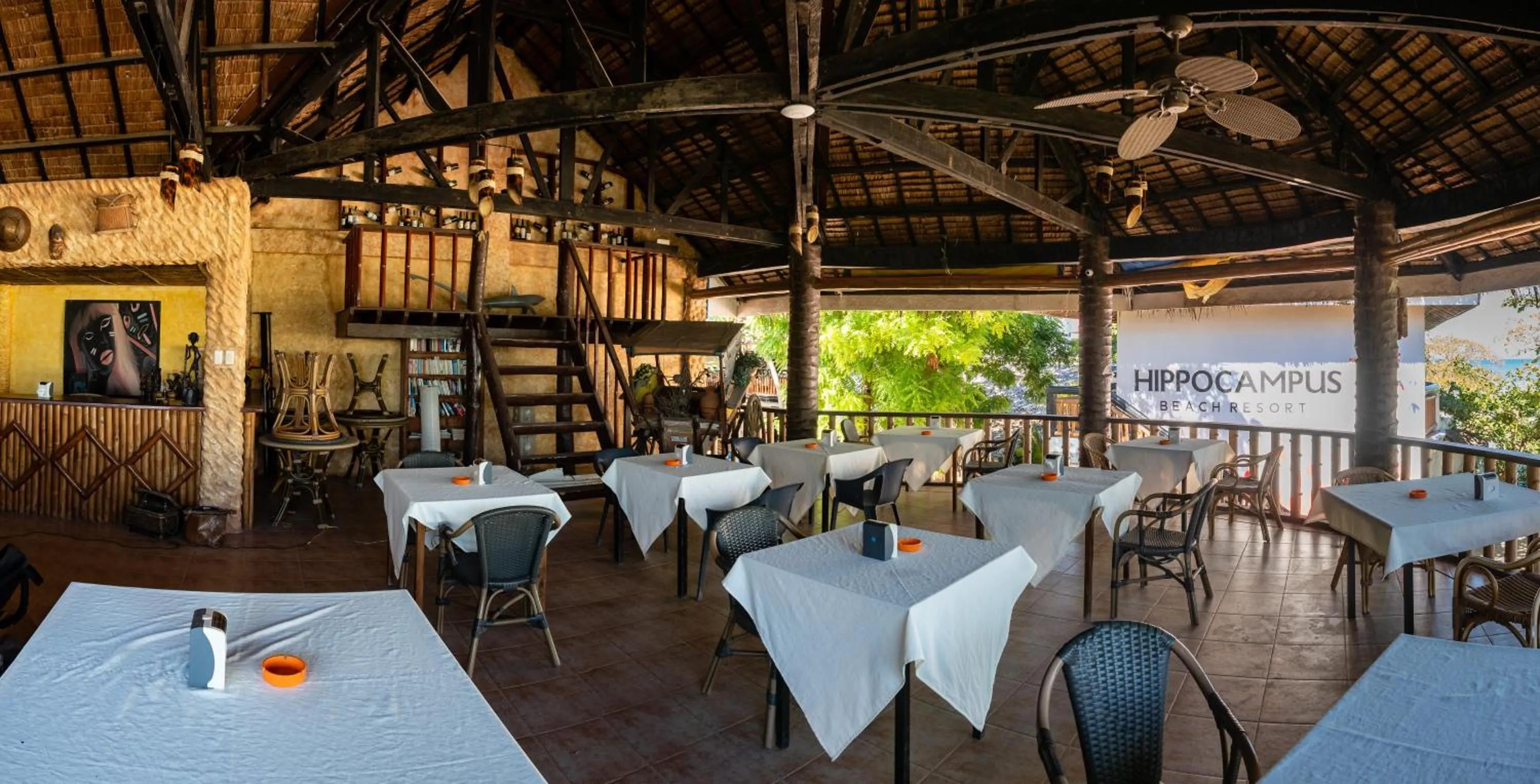 Restaurant/places to eat in Hippocampus Beach Resort