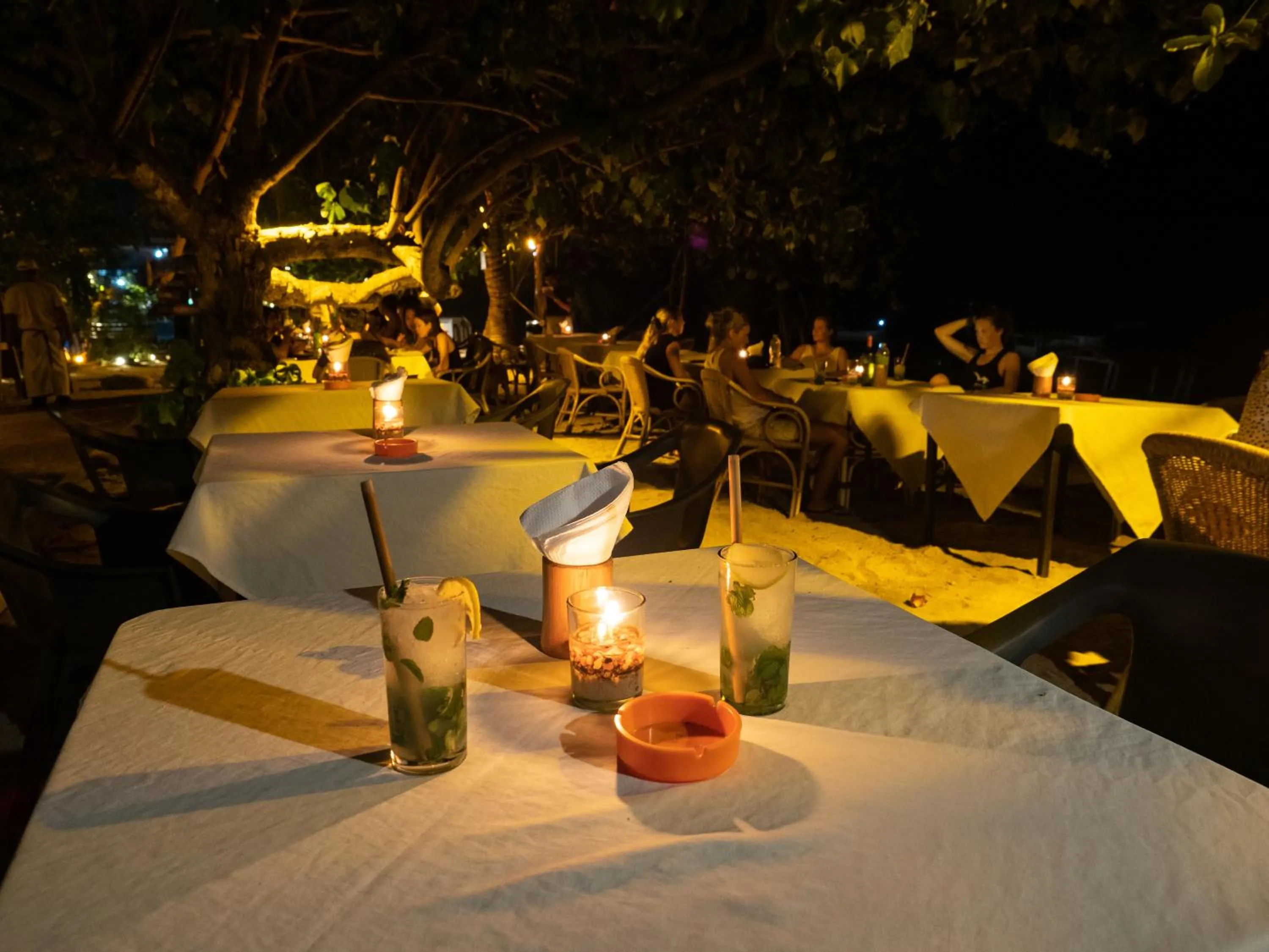 Restaurant/places to eat in Hippocampus Beach Resort