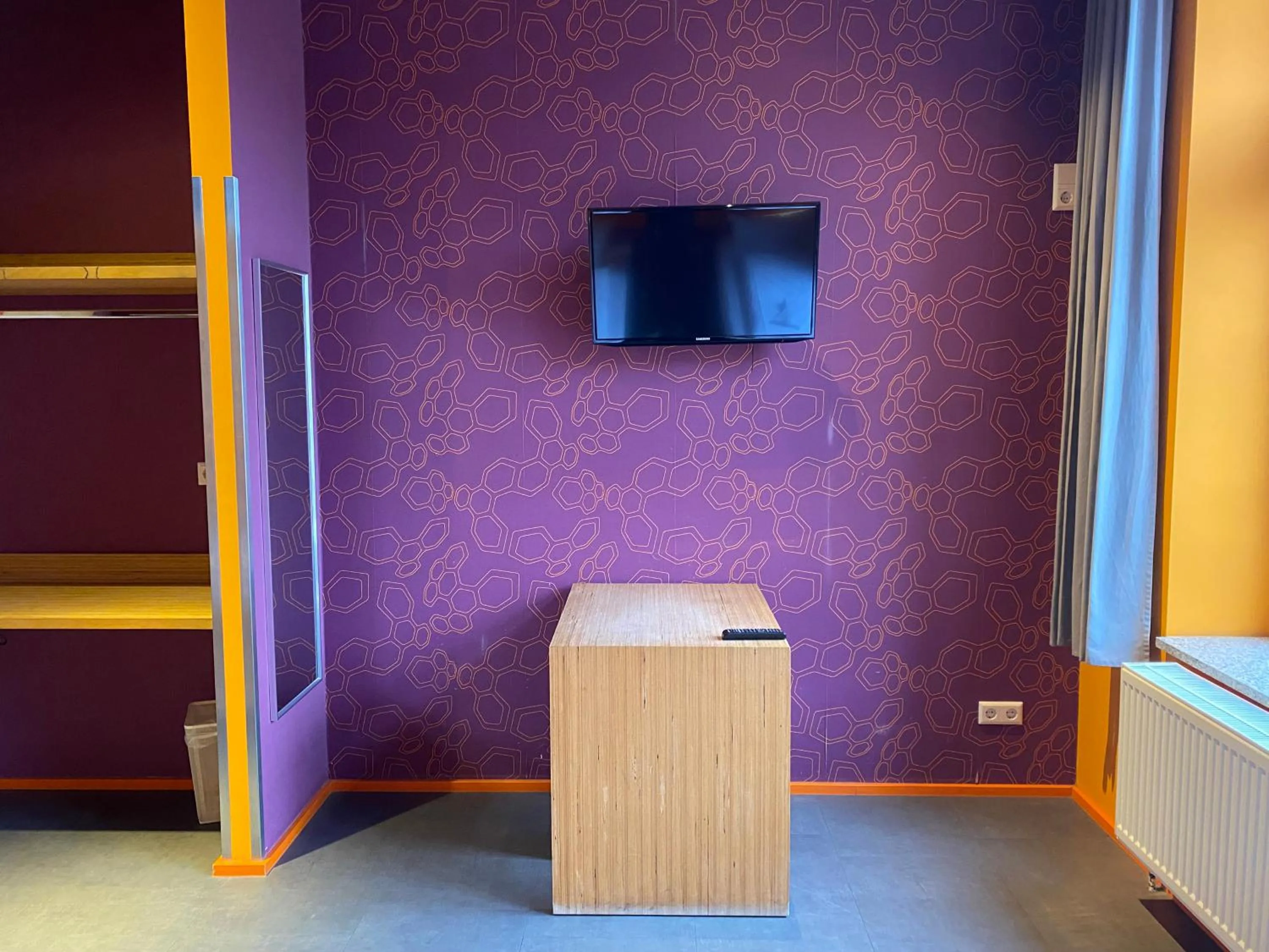 TV and multimedia in Singer109 Hostel, Hotel & Apartment