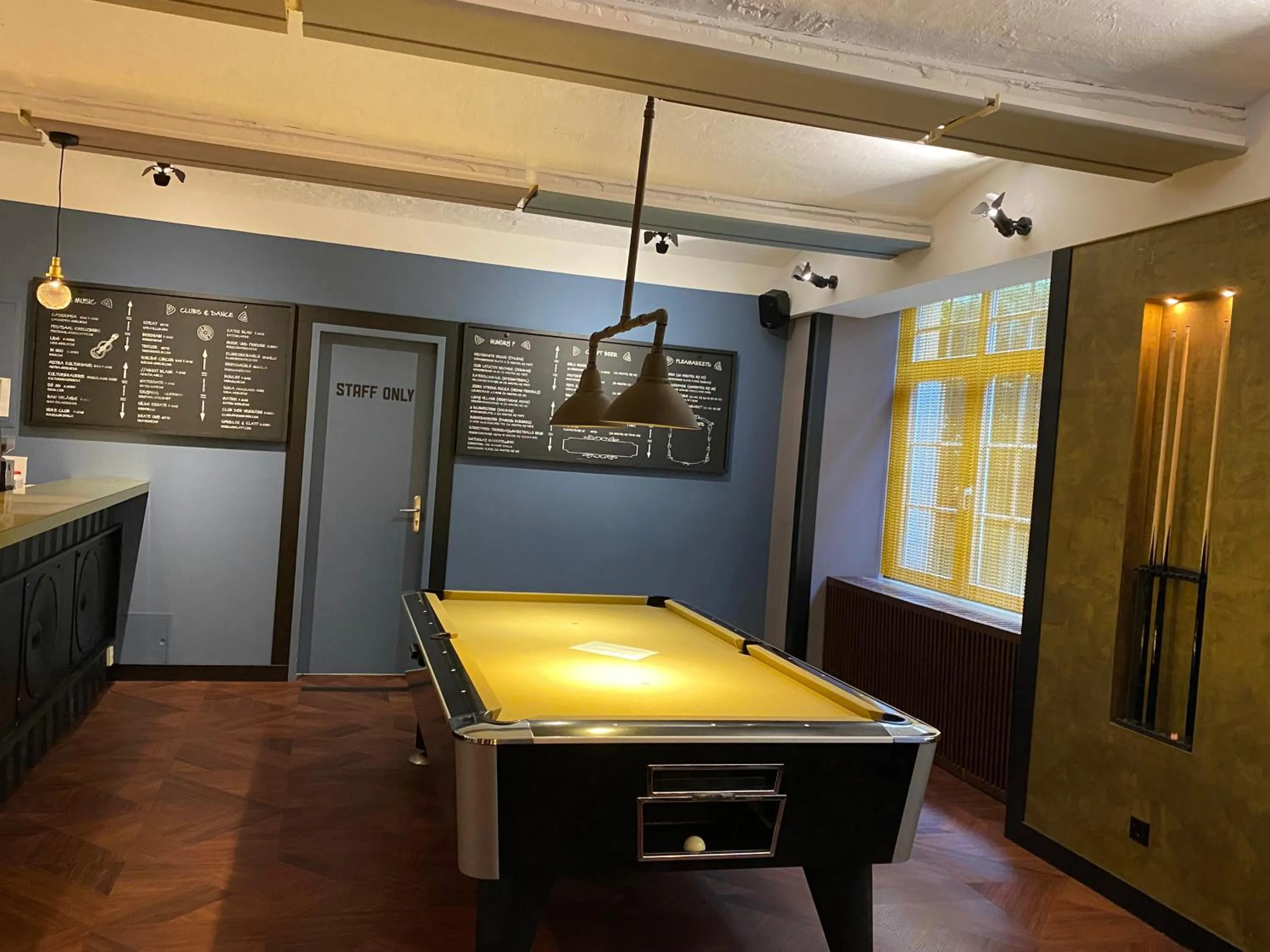 Billiard in Singer109 Hostel, Hotel & Apartment