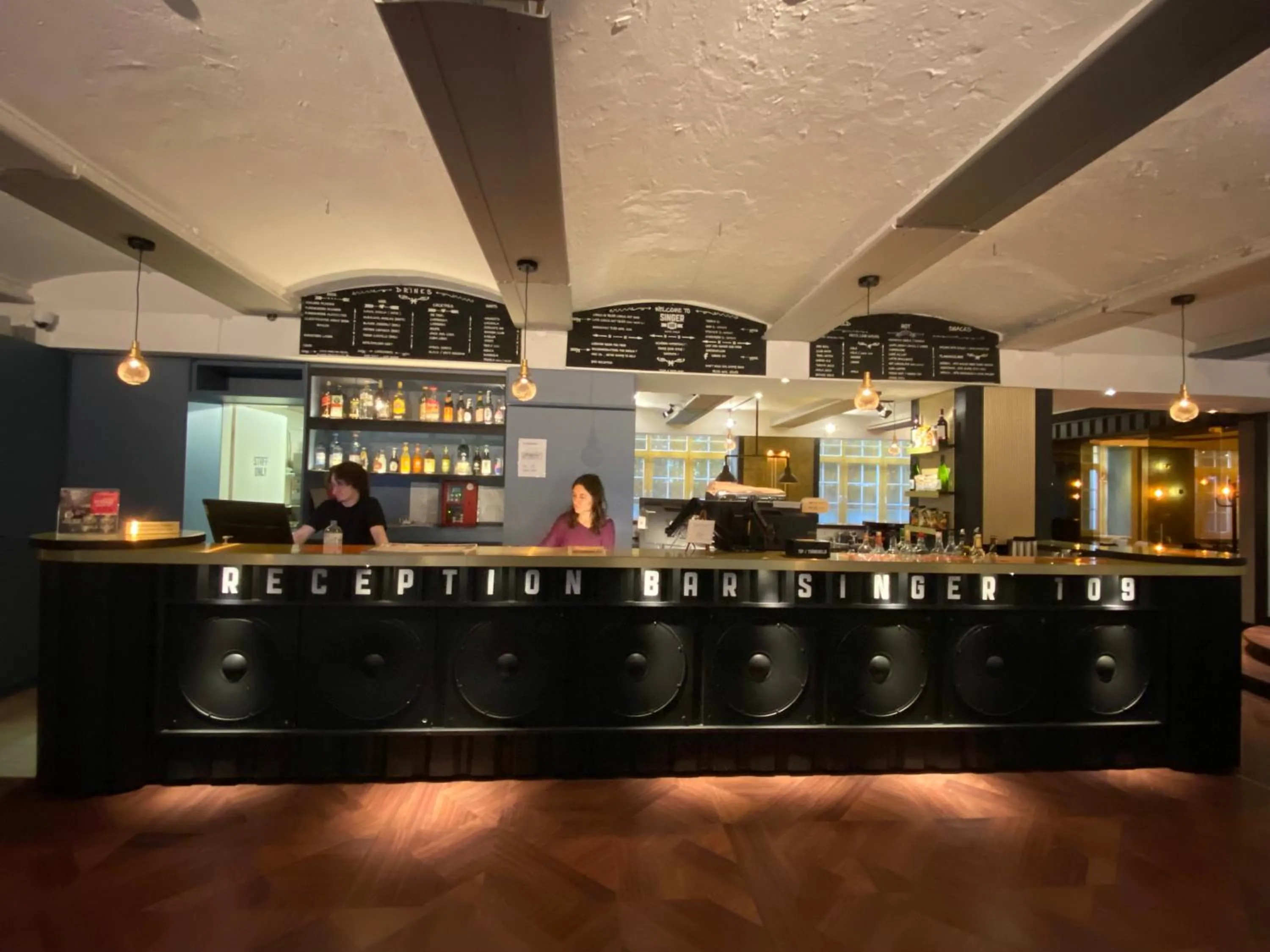 Coffee/tea facilities in Singer109 Hostel, Hotel & Apartment