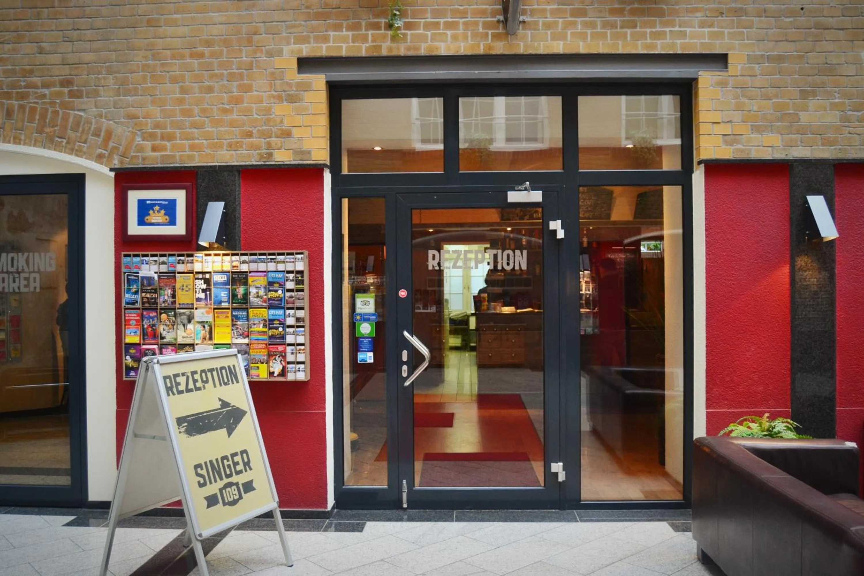 Facade/entrance in Singer109 Hostel, Hotel & Apartment