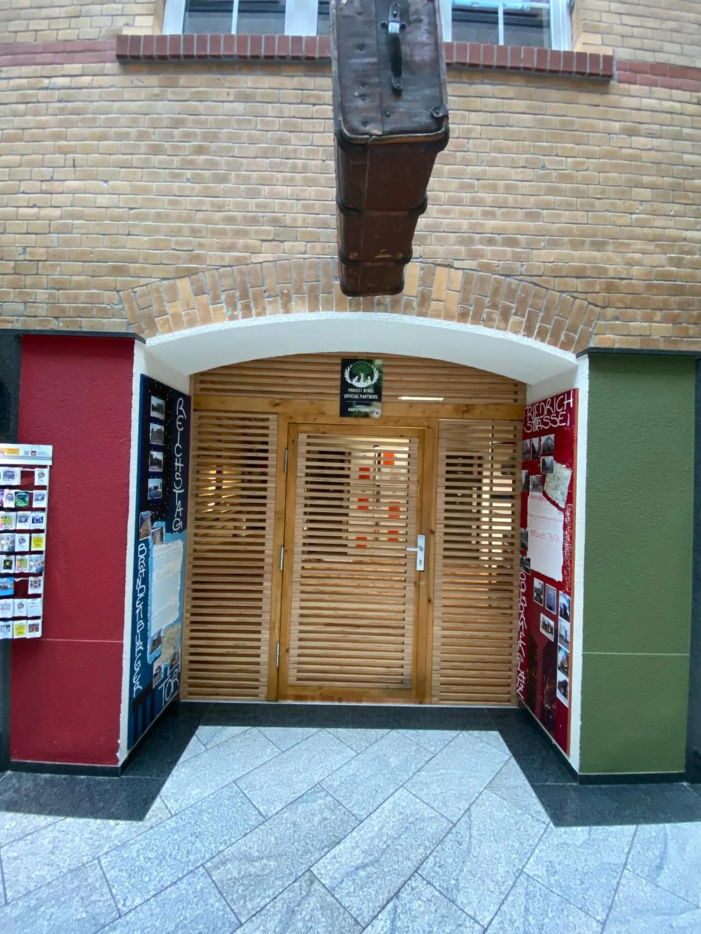 Lobby or reception in Singer109 Hostel, Hotel & Apartment