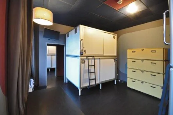 bunk bed in Singer109 Hostel, Hotel & Apartment