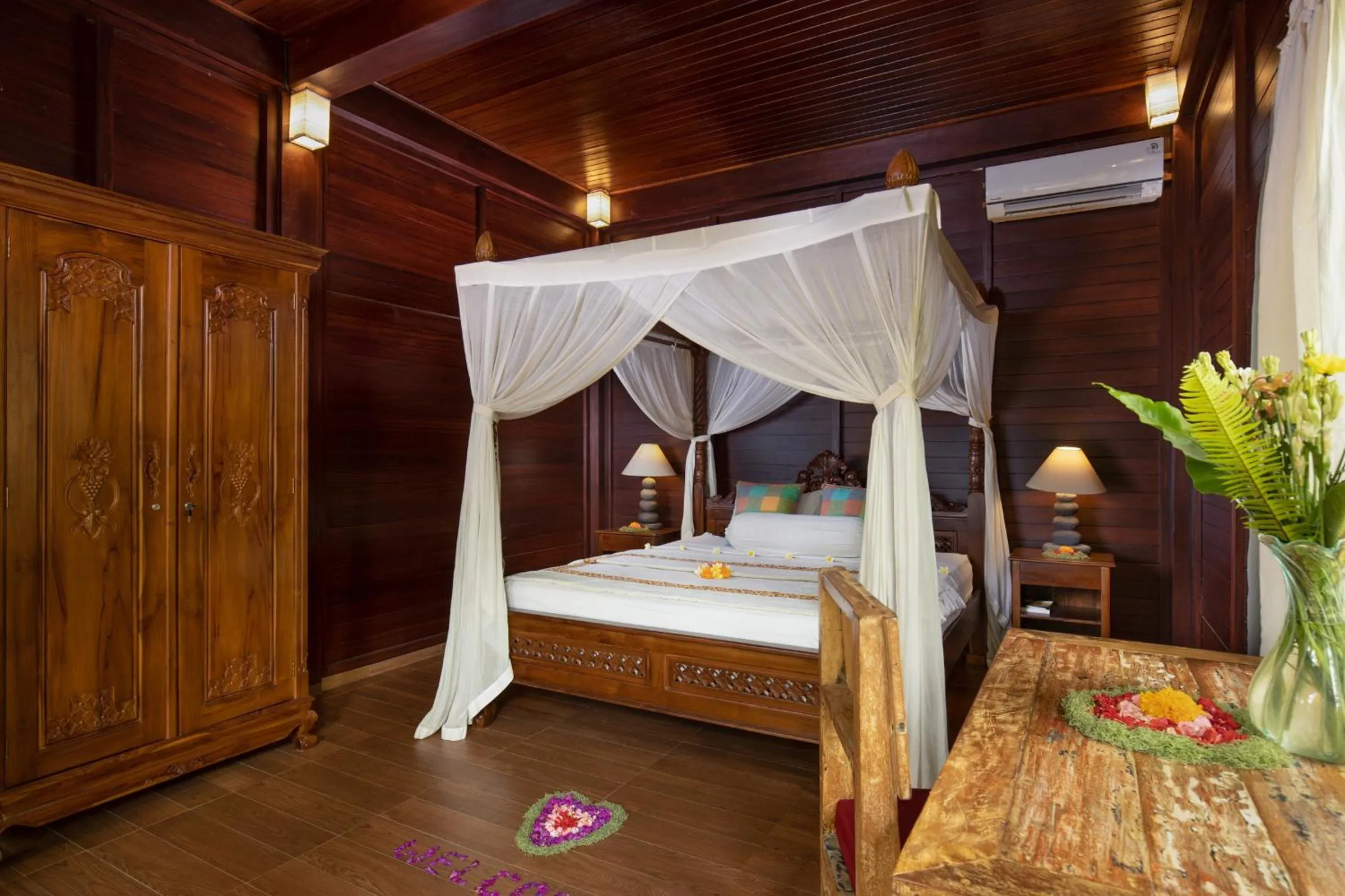 Photo of the whole room, Bed in Secluded Jungle Villa
