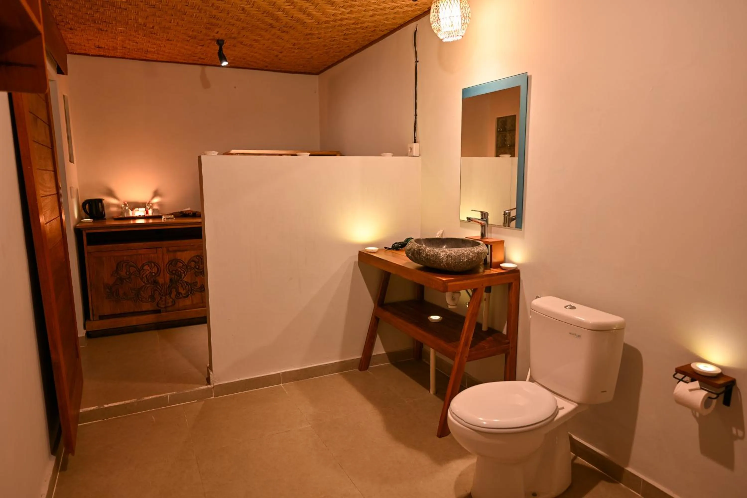 Shower in Canggu Wooden Green Paradise