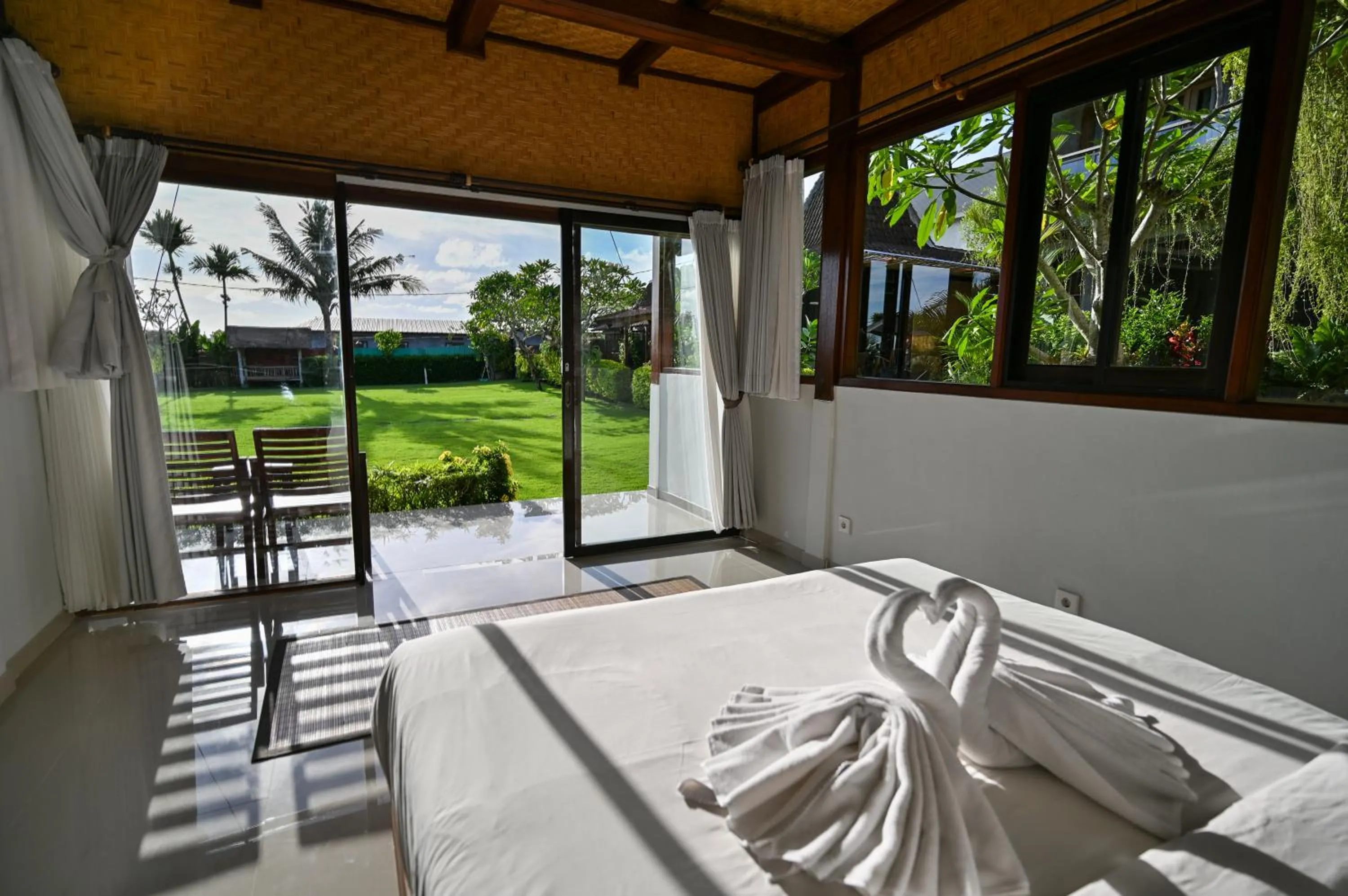 Patio in Canggu Wooden Green Paradise