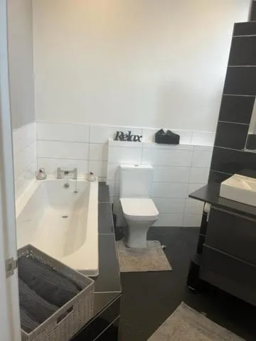 Bathroom in The Tavern Bed and Breakfast