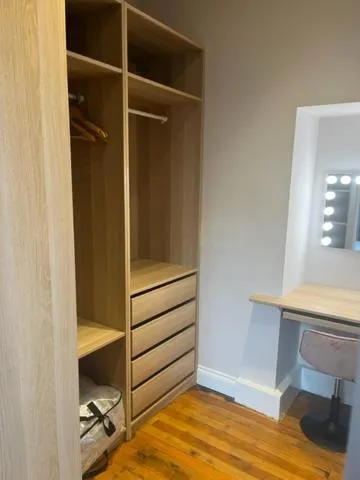 wardrobe in The Tavern Bed and Breakfast