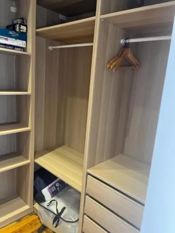 wardrobe in The Tavern Bed and Breakfast