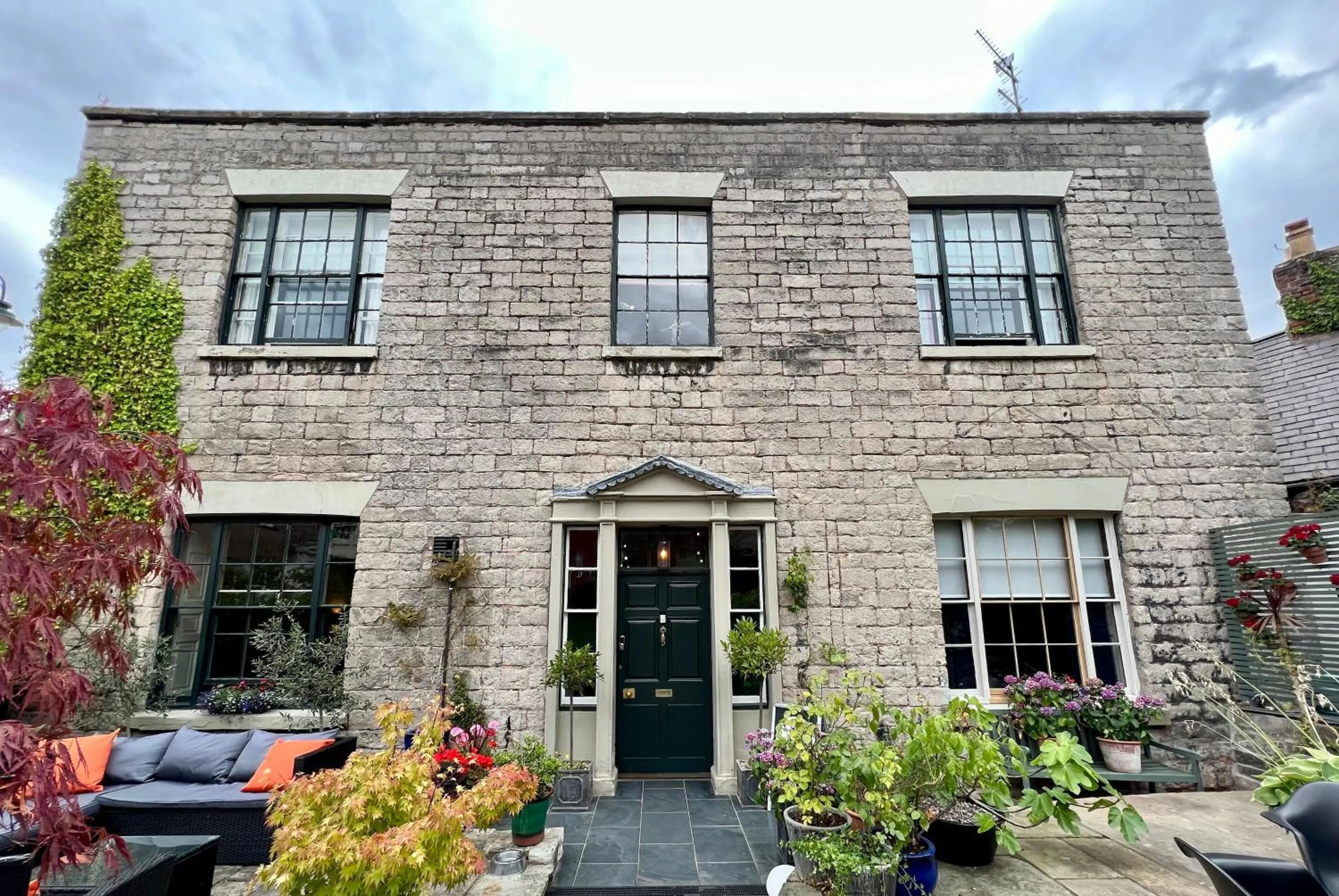 Property building in manorhaus RUTHIN - manorhaus collection