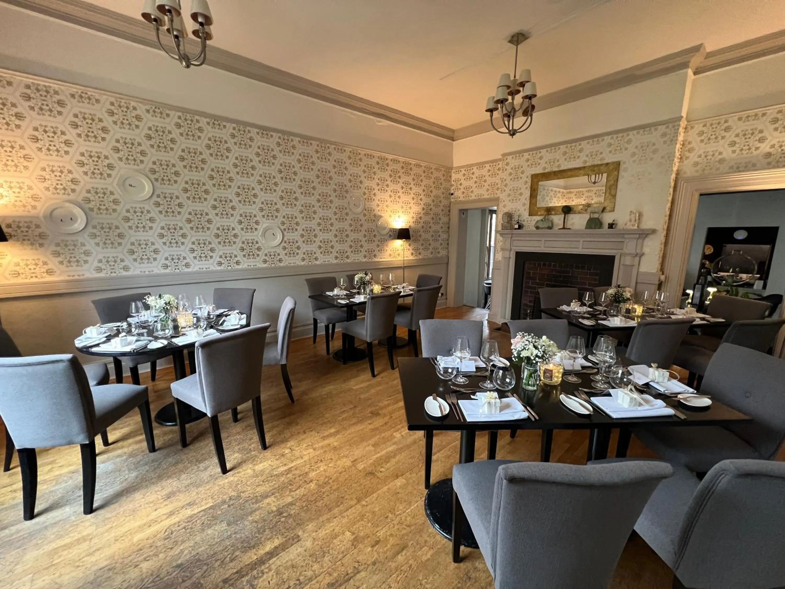 Restaurant/places to eat in manorhaus RUTHIN - manorhaus collection