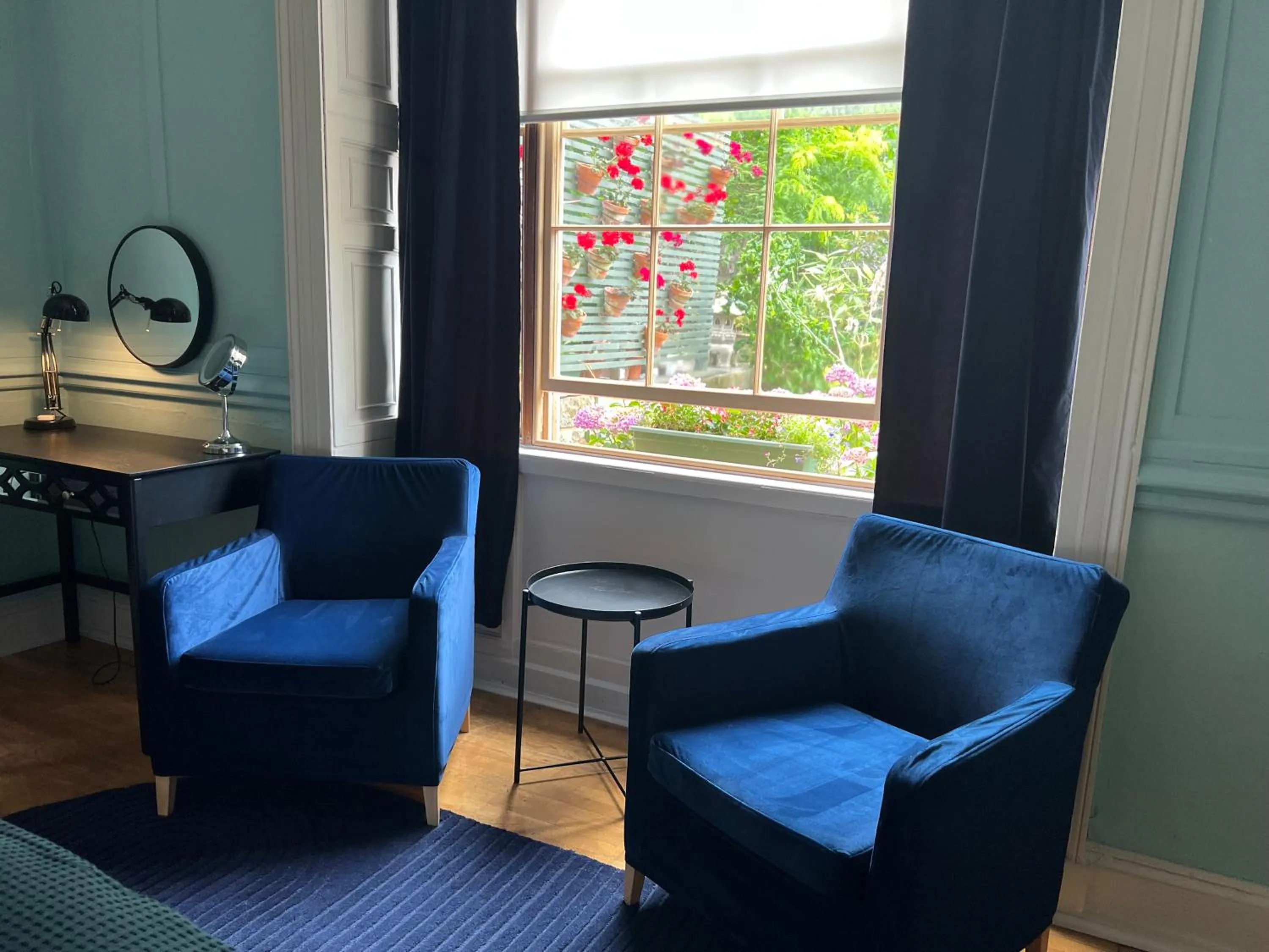 Seating area in manorhaus RUTHIN - manorhaus collection