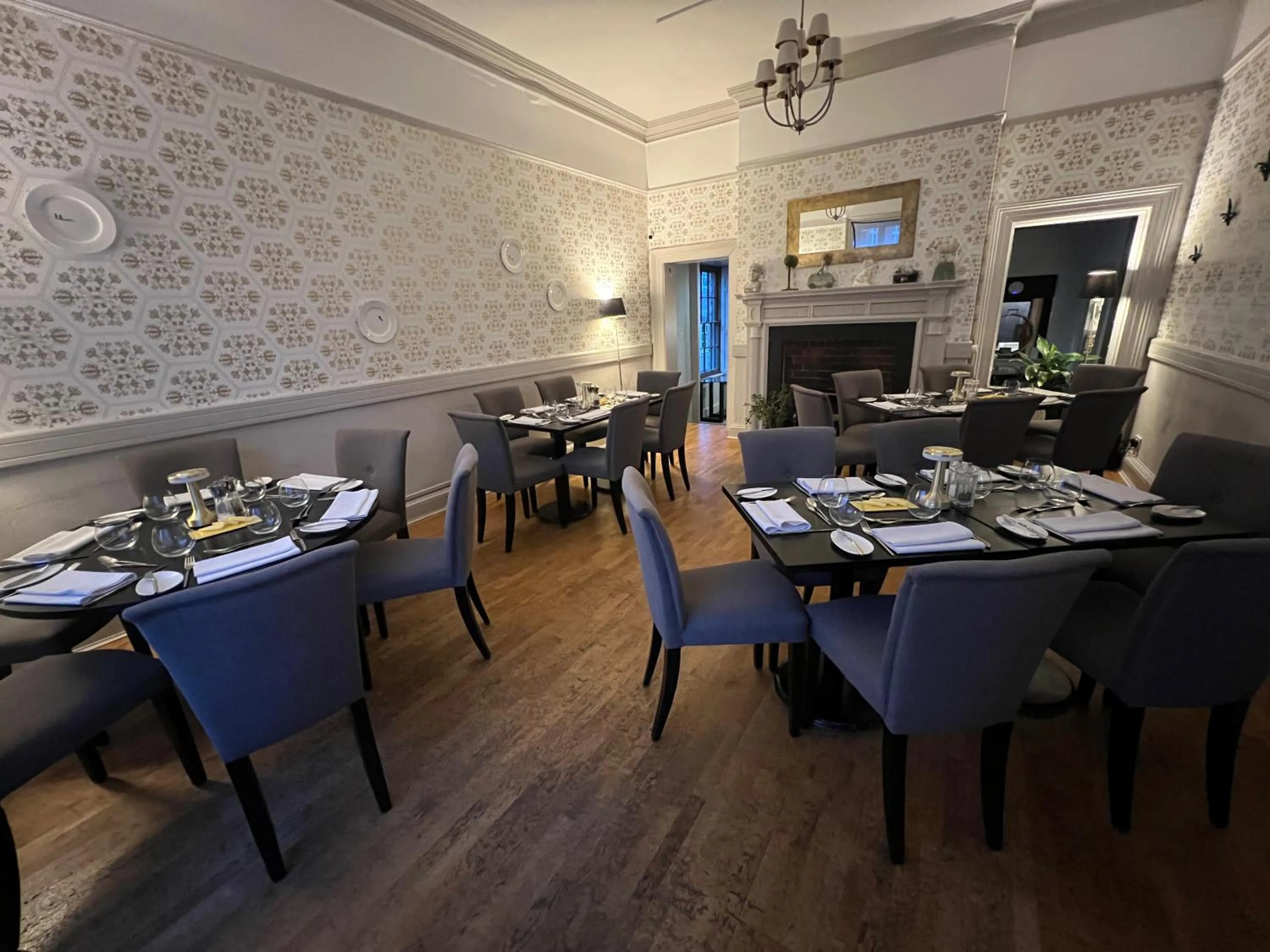 Restaurant/places to eat in manorhaus RUTHIN - manorhaus collection