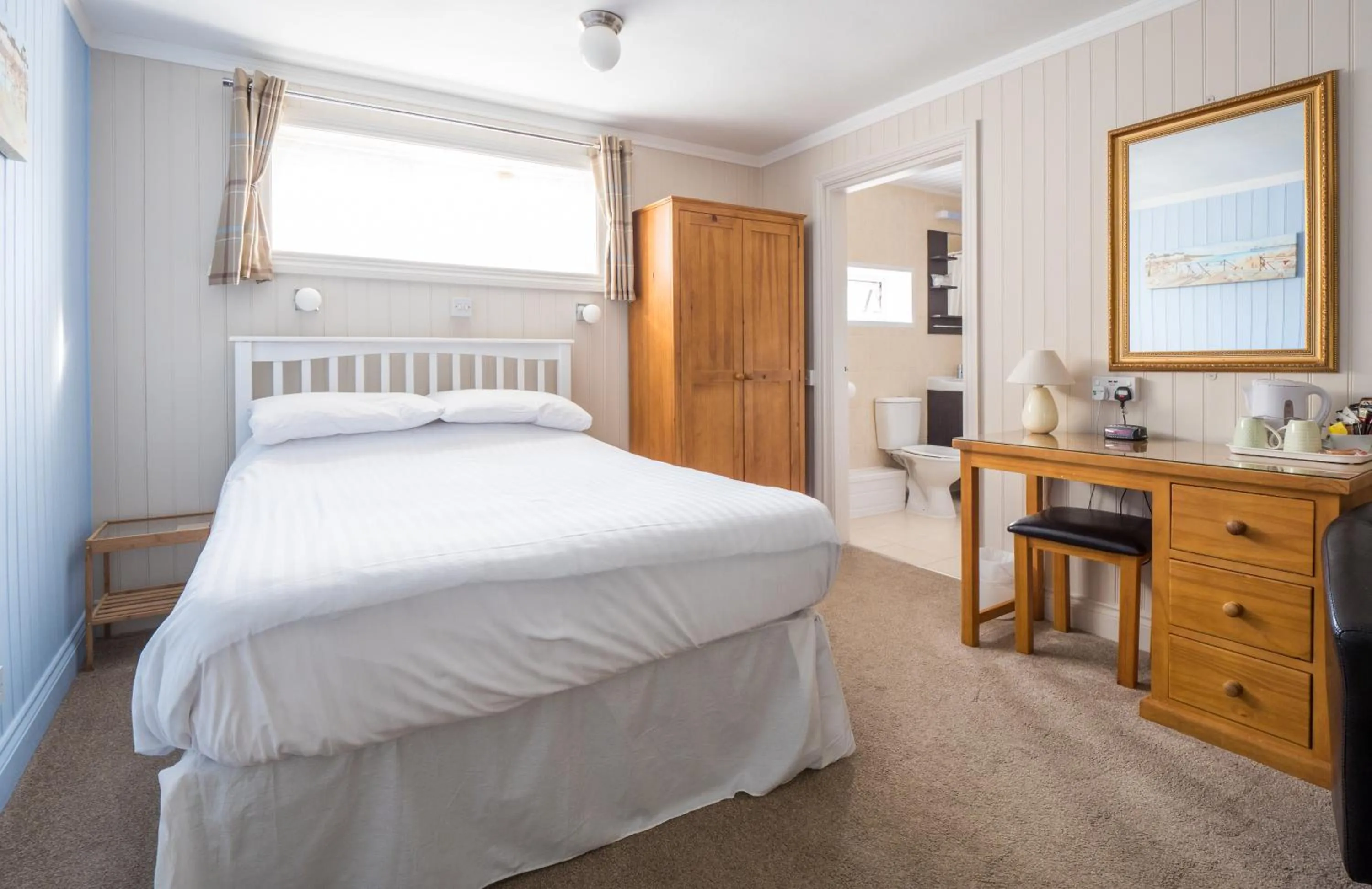 Bedroom, Bed in The Grafton Guest House