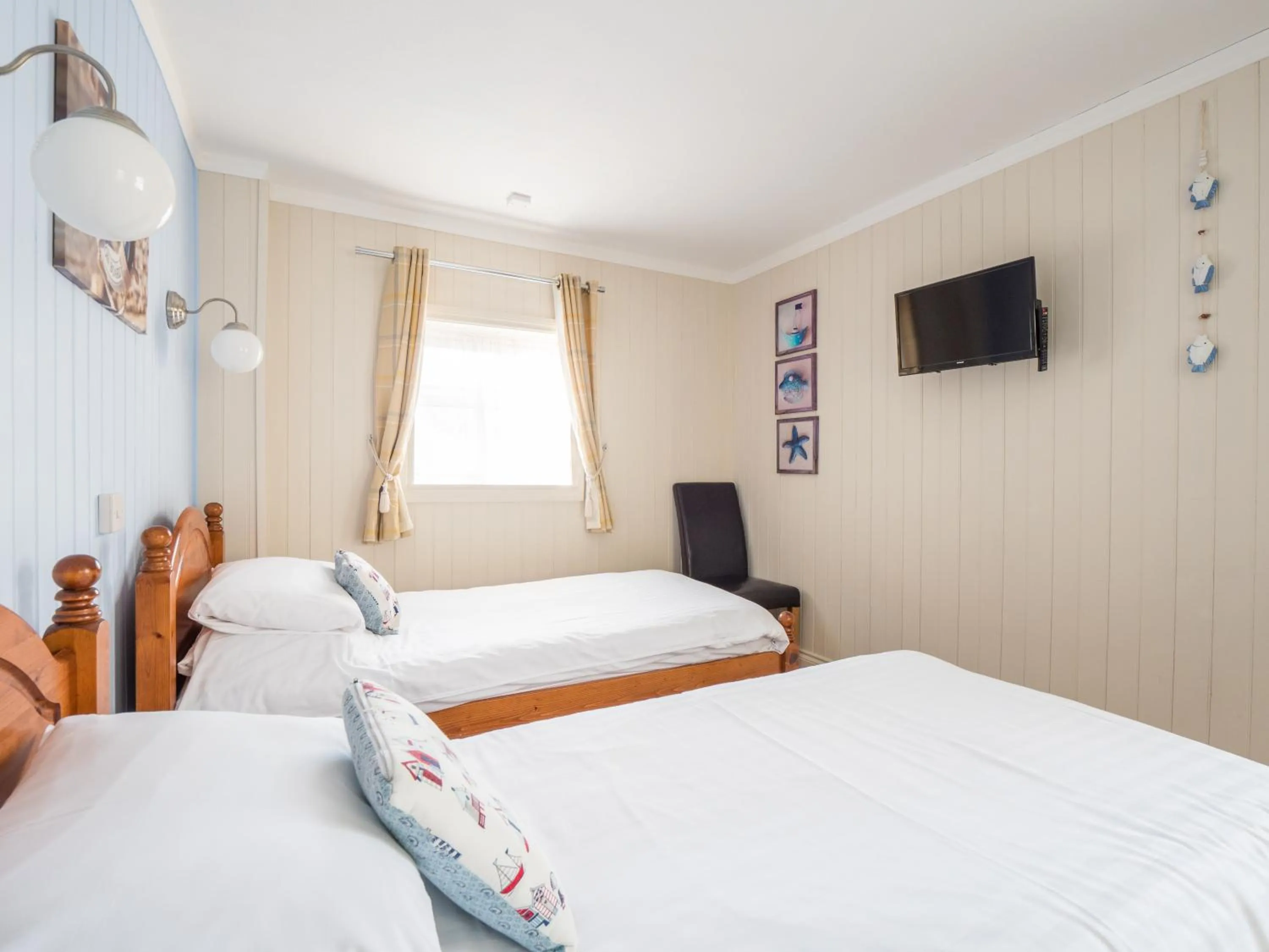 Bedroom, Bed in The Grafton Guest House