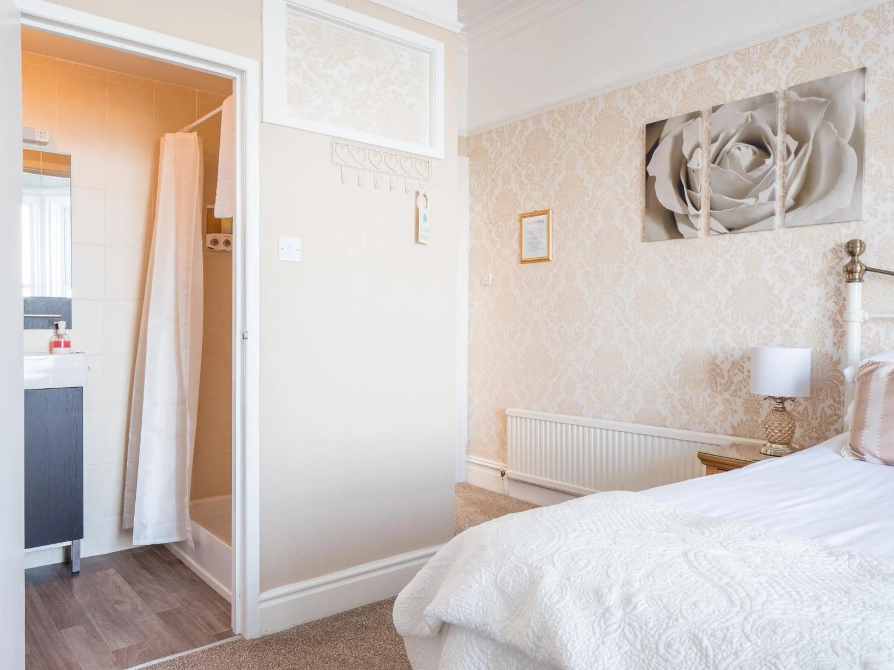 Bedroom, Bed in The Grafton Guest House