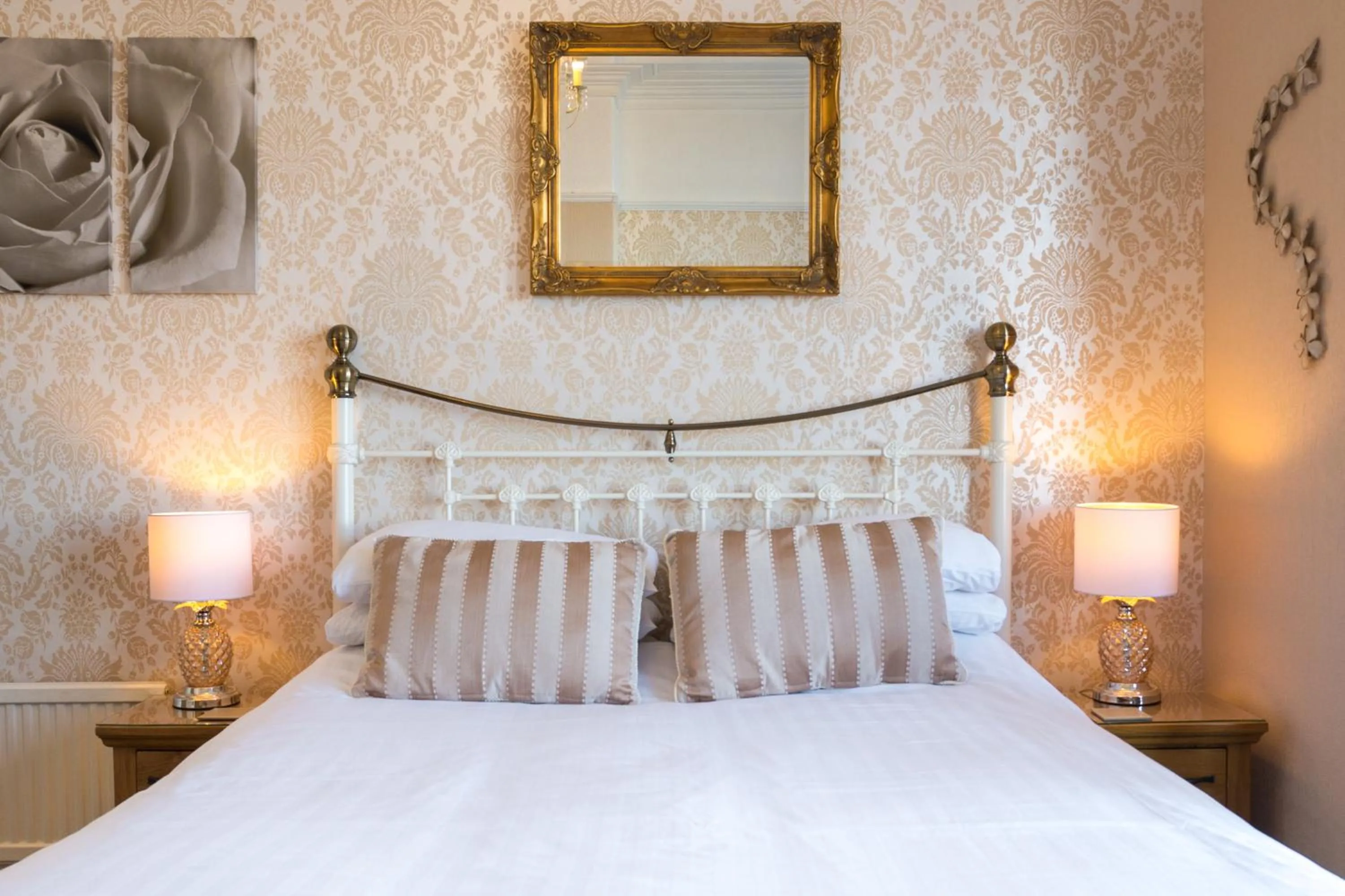 Bed in The Grafton Guest House