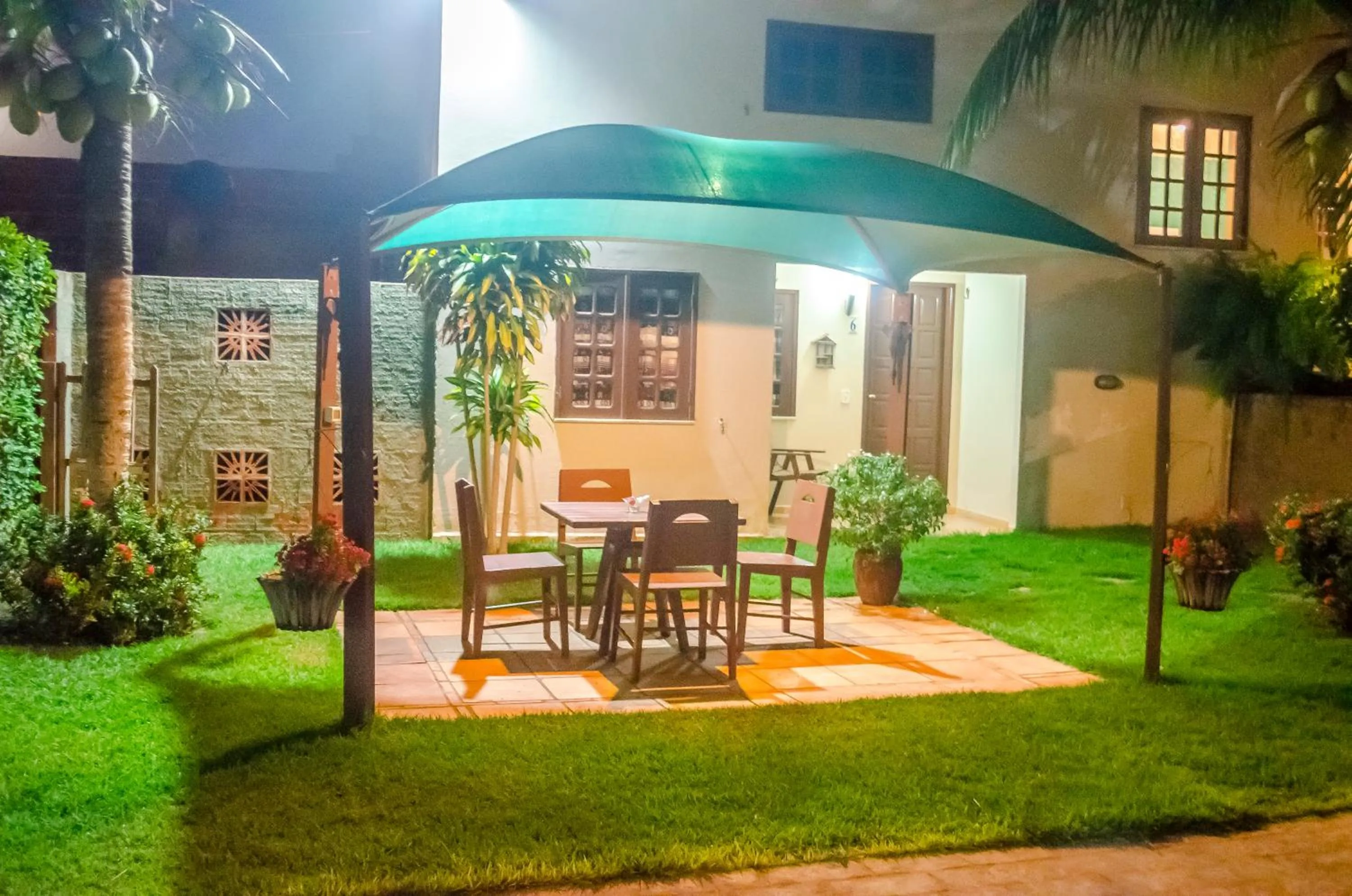 Restaurant/places to eat in Residenza Canoa