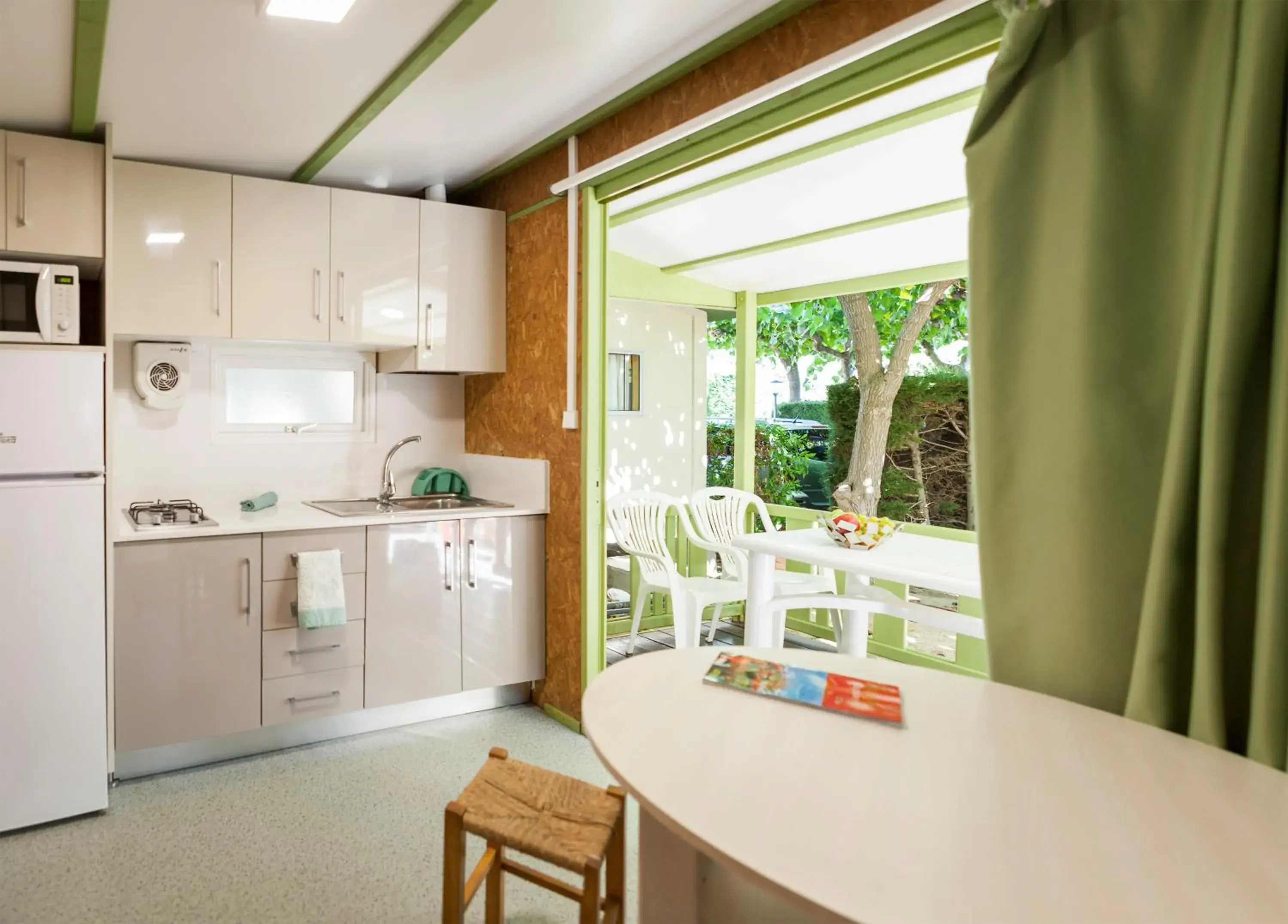 Two-Bedroom Bungalow without Air Conditioner in Camping Platja Cambrils Two-Bedroom Bungalow without Air Conditioner in Camping Platja Cambrils