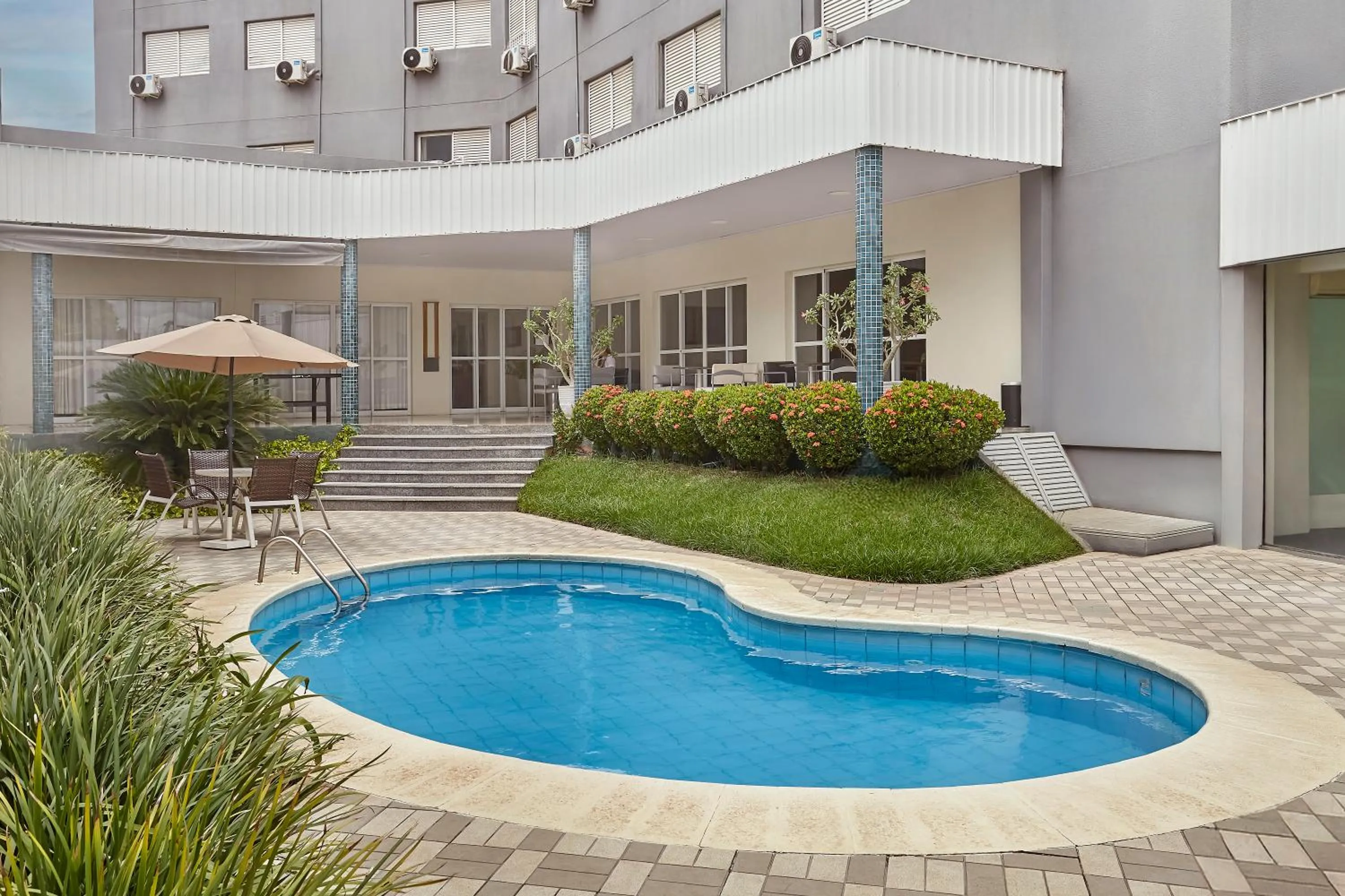Swimming pool in Hotel Nacional Inn Cuiabá