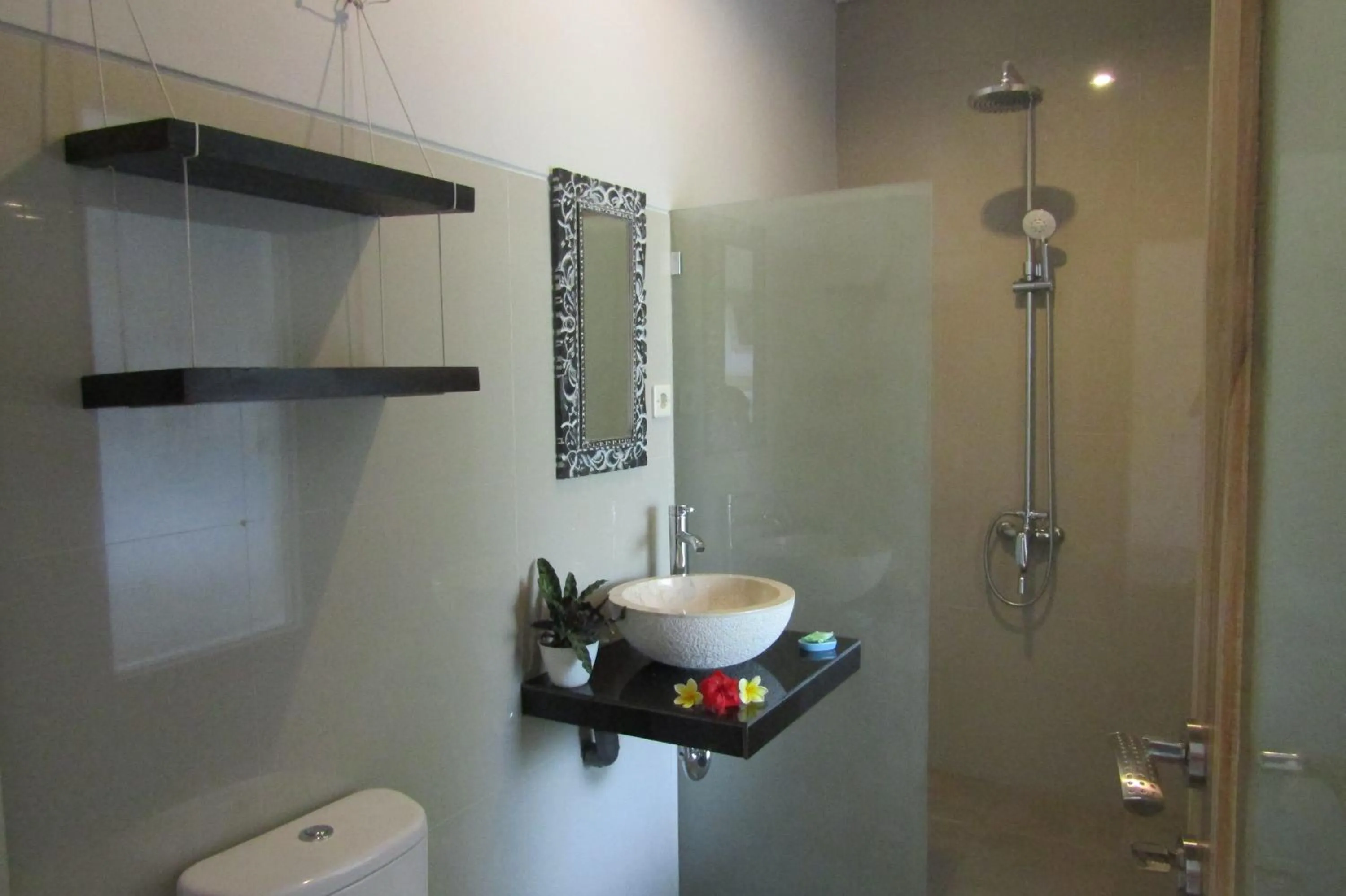 Shower in Recep Bungalow