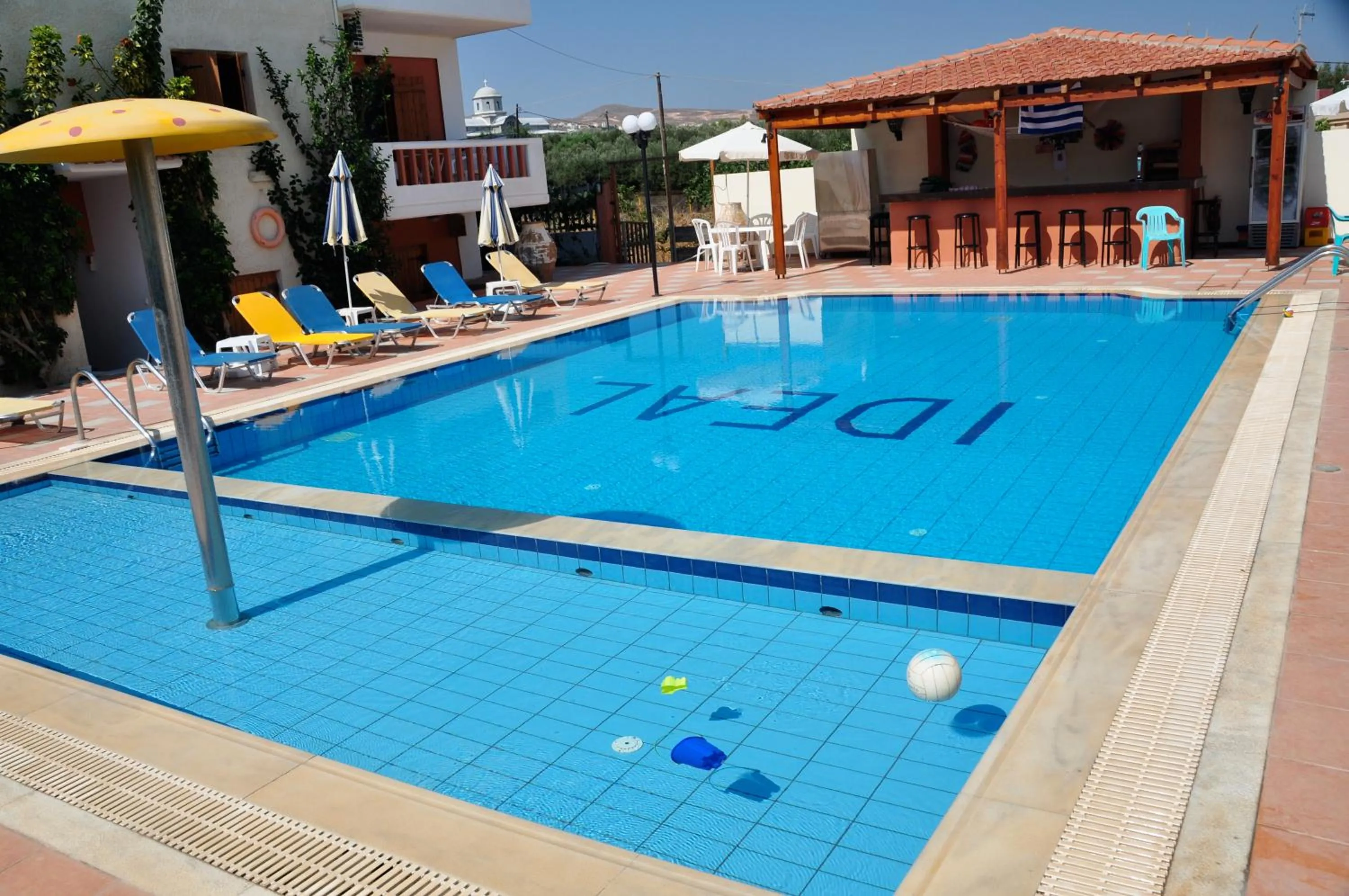 Swimming pool in Ideal Hotel