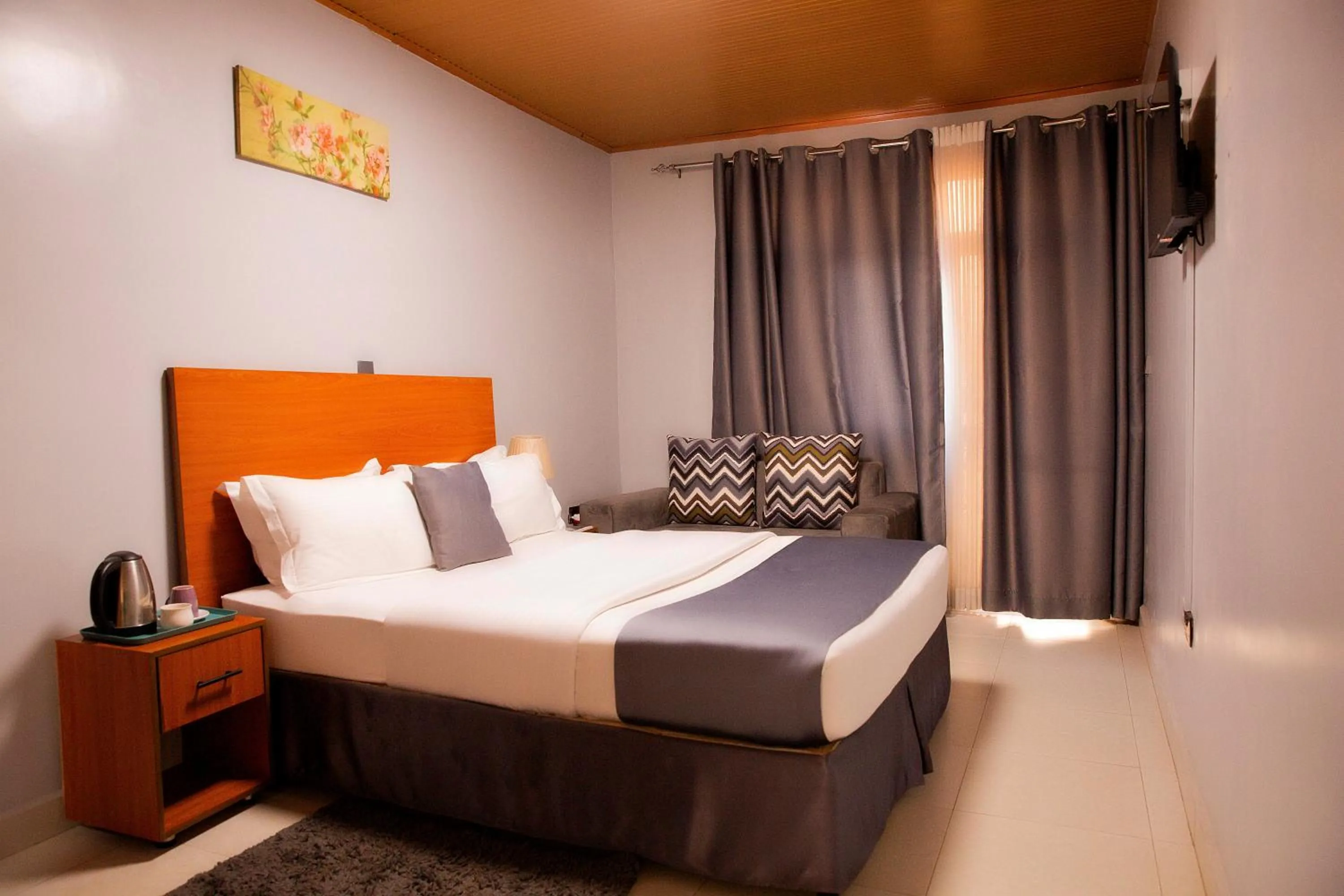 Bed in Romalo Hotel & Apartments