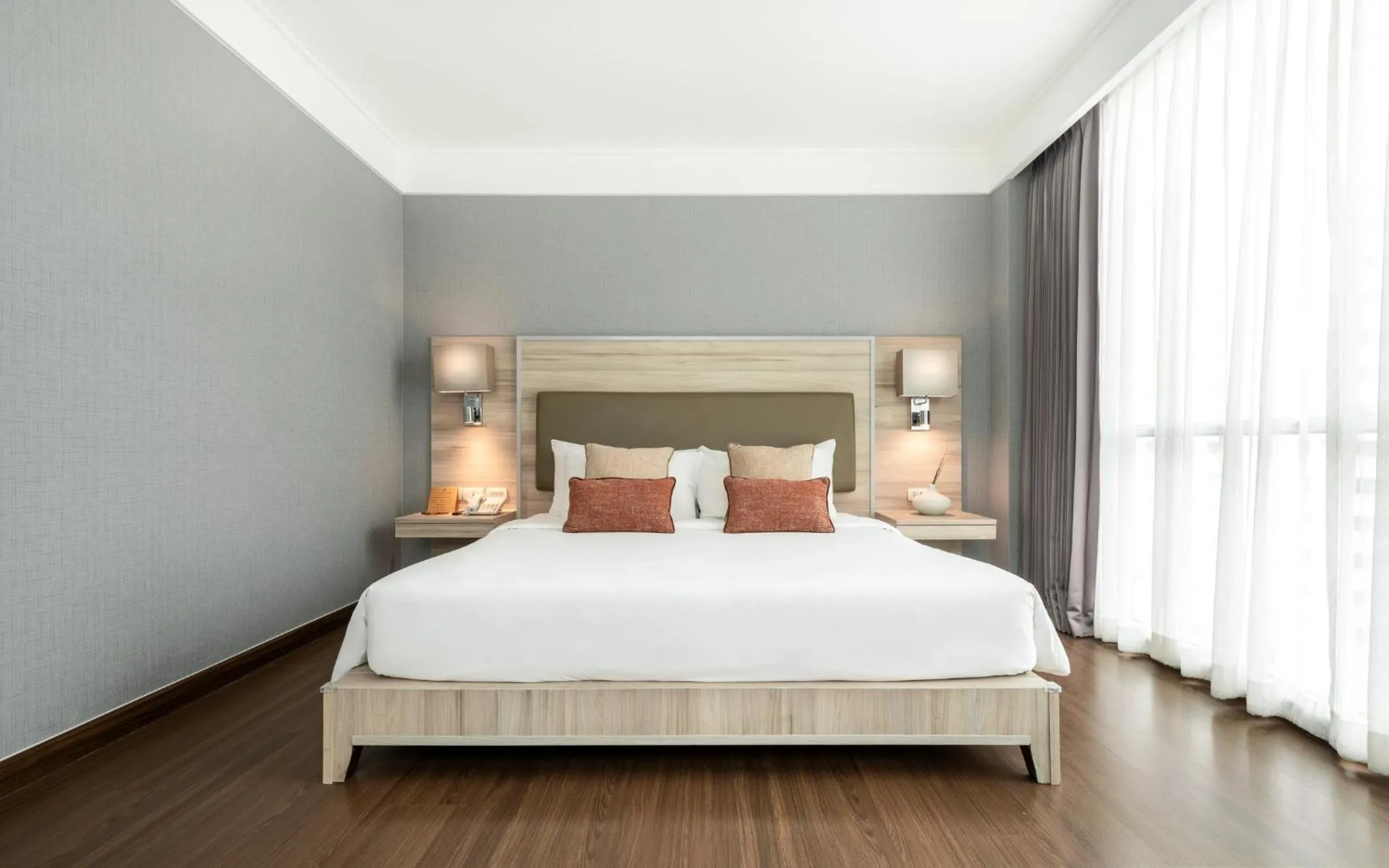 Bed in Adelphi Suites Bangkok