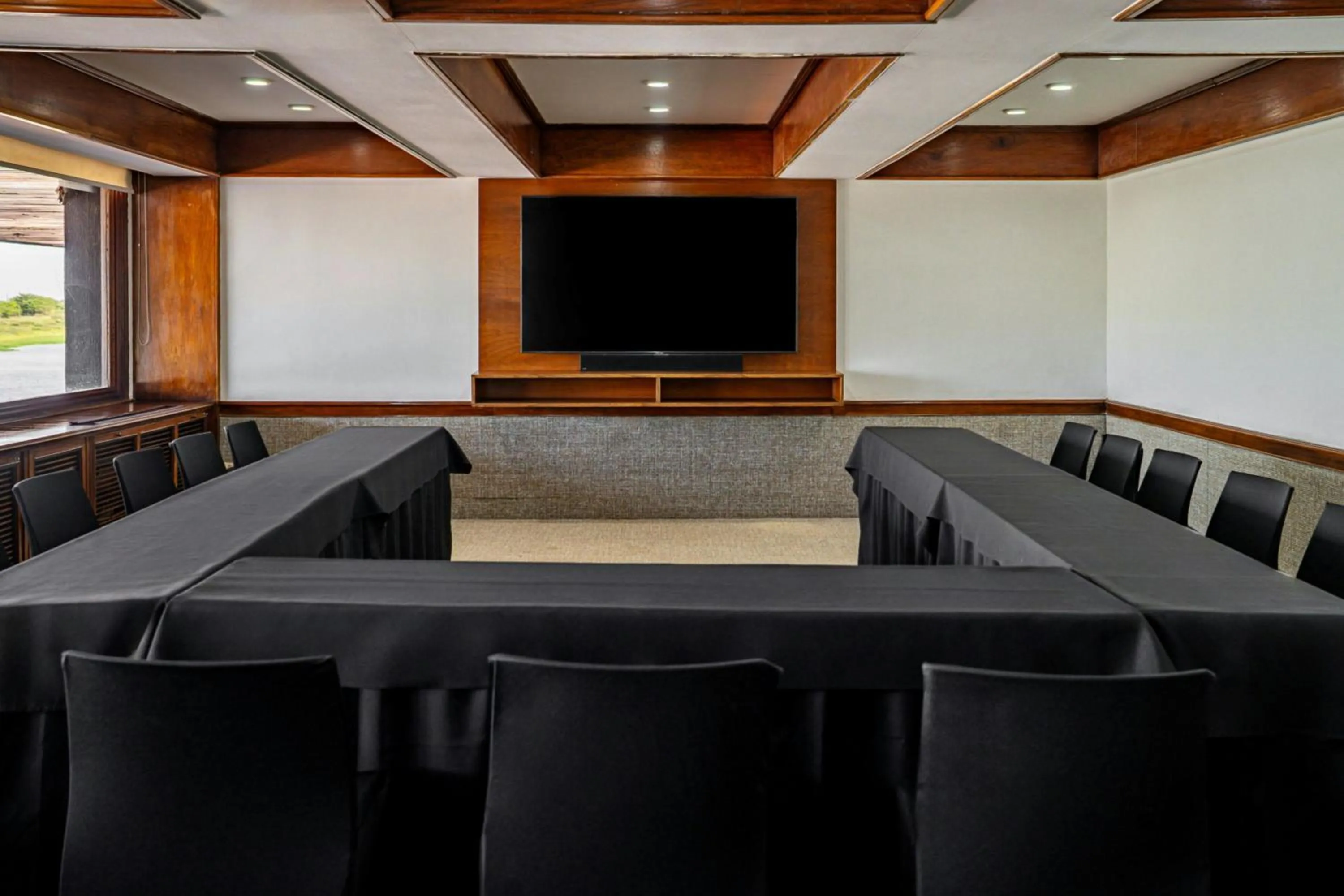 Meeting/conference room in Yacht & Golf Club Paraguayo, a Tribute Portfolio Resort