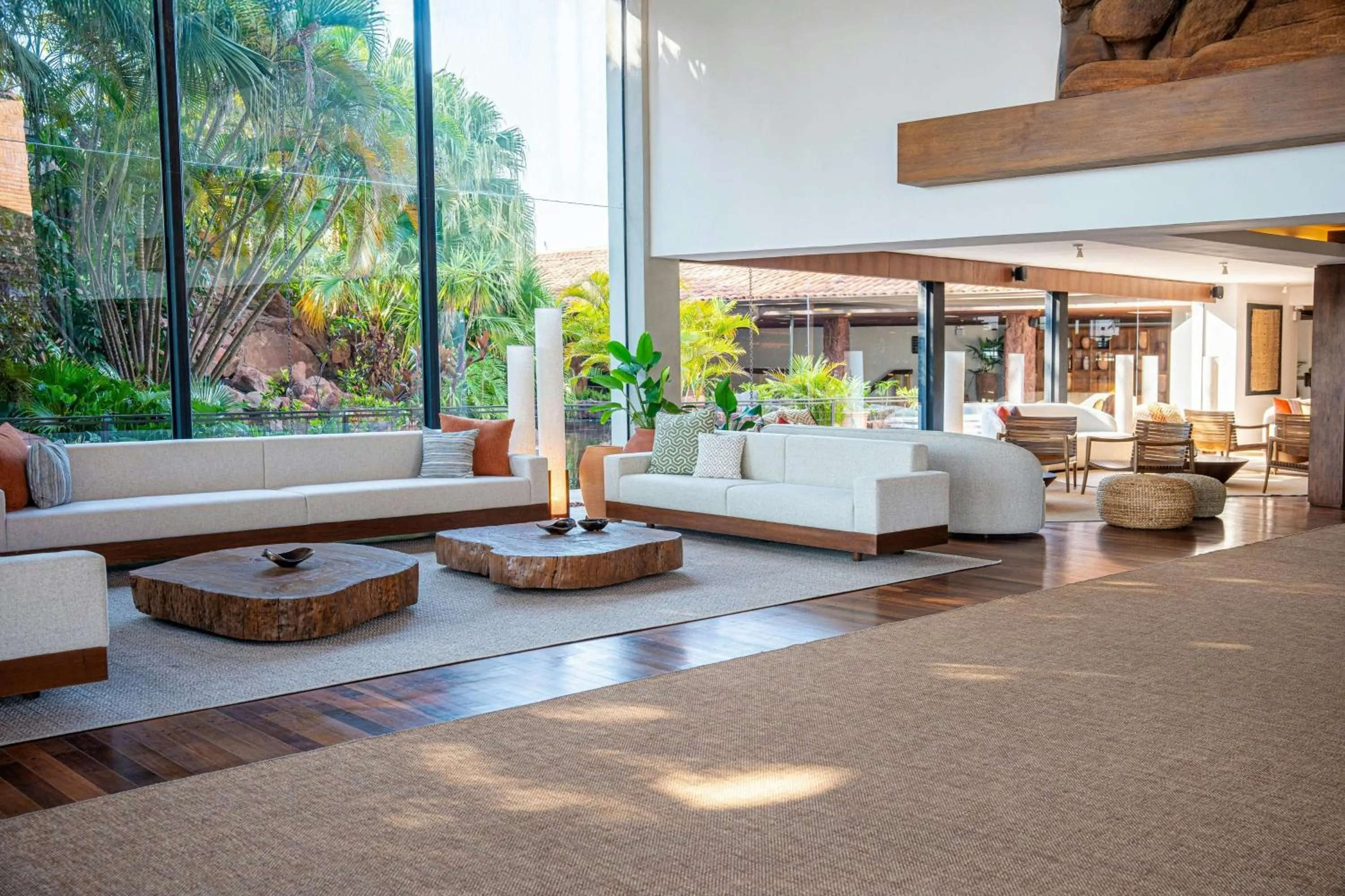 Lobby or reception in Yacht & Golf Club Paraguayo, a Tribute Portfolio Resort