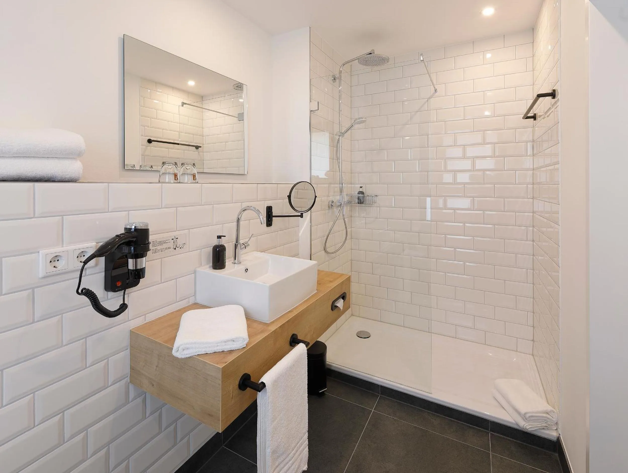 Shower in Coffee Fellows Hotel Dortmund