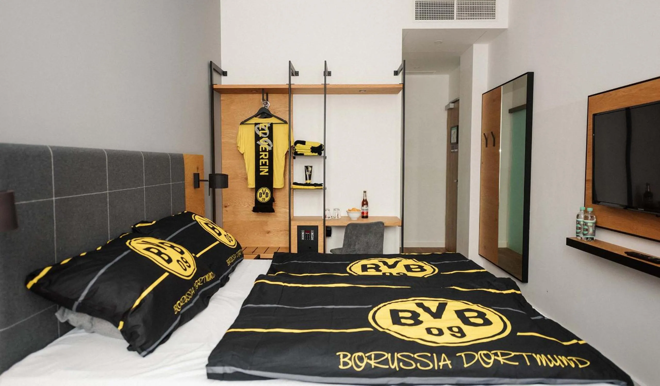 Photo of the whole room, Bed in Coffee Fellows Hotel Dortmund