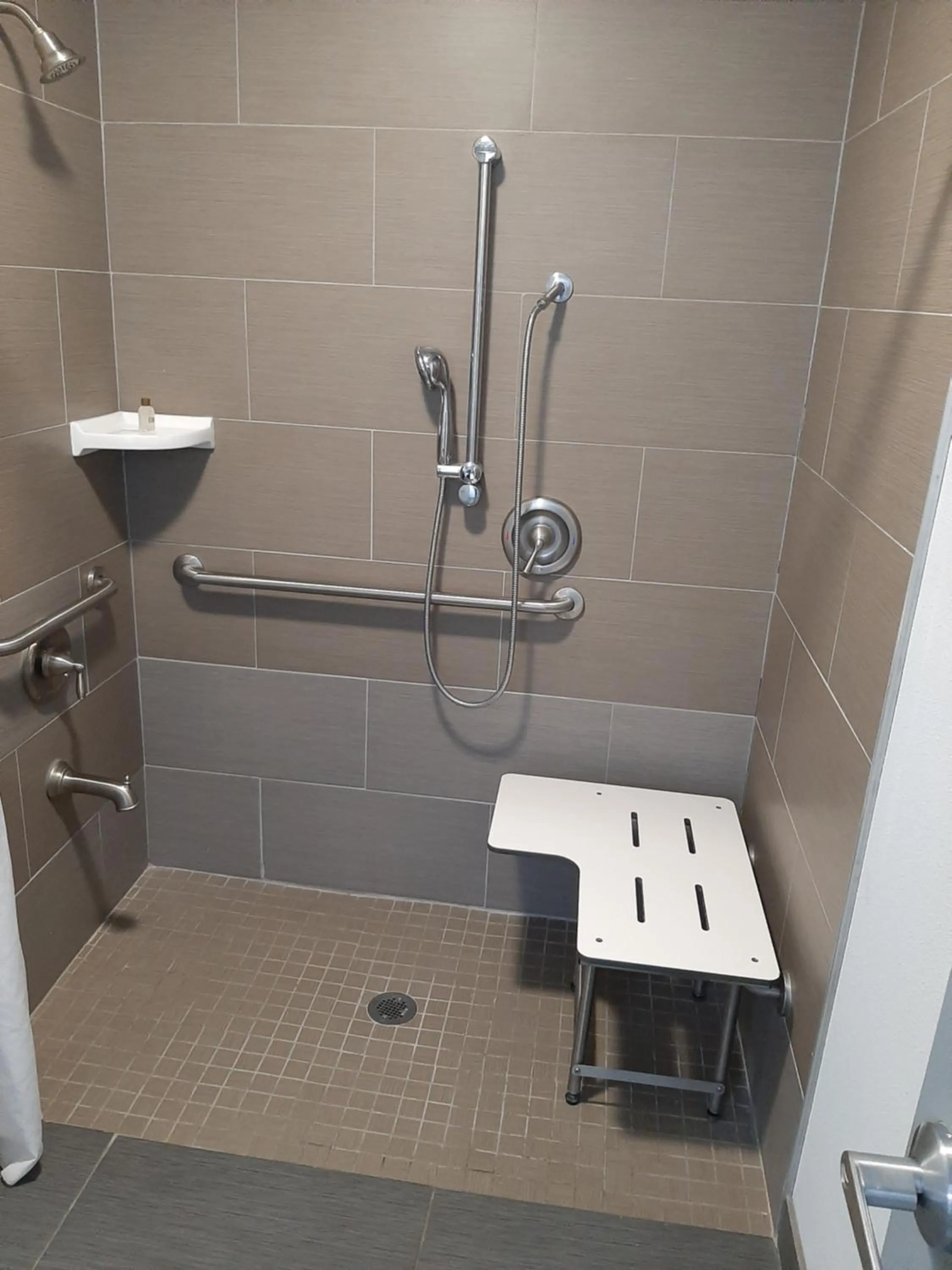 Bathroom in Hillside Motel Glen Mills