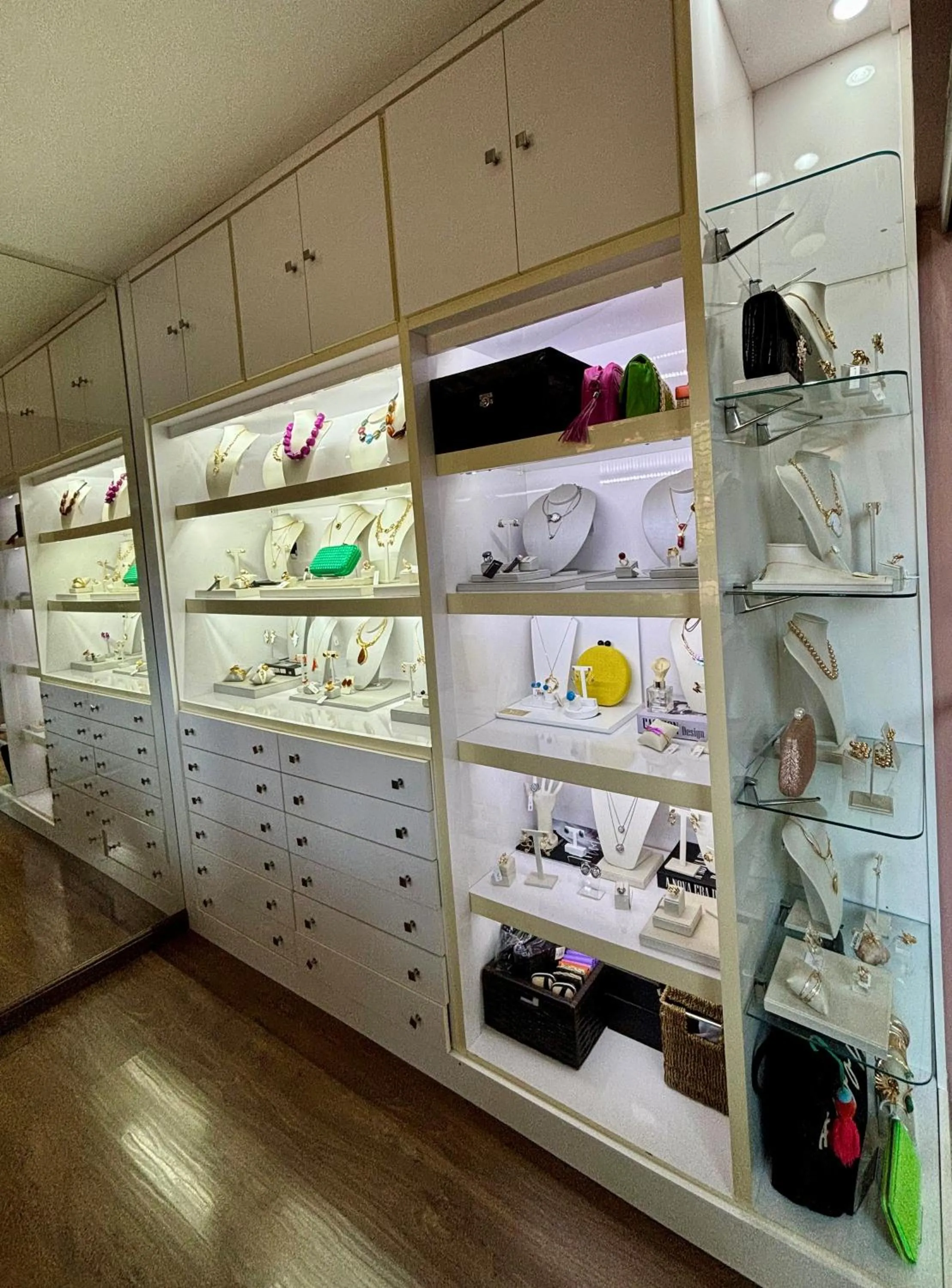 On-site shops in Hotel Roda D'Agua