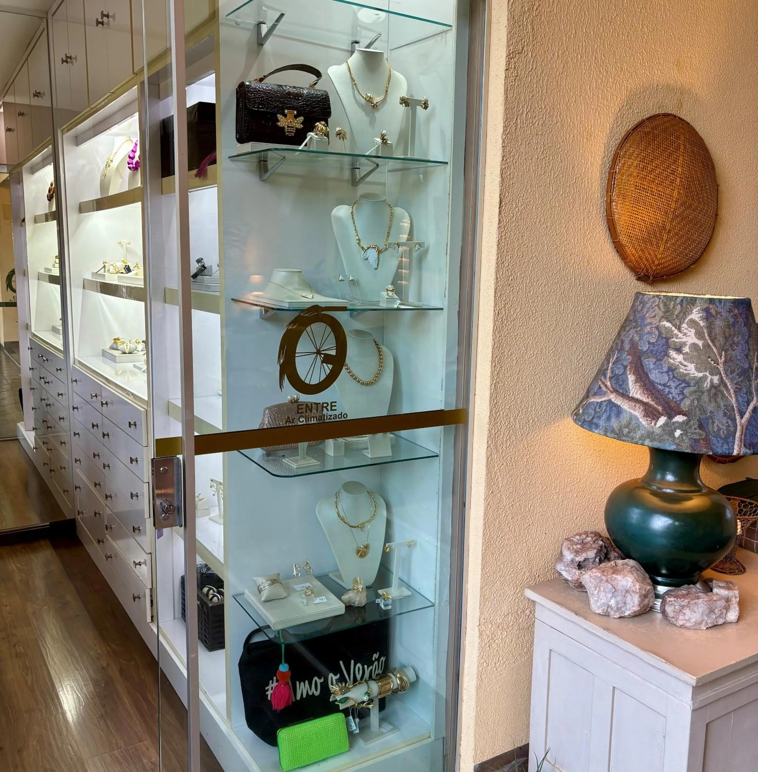 On-site shops in Hotel Roda D'Agua