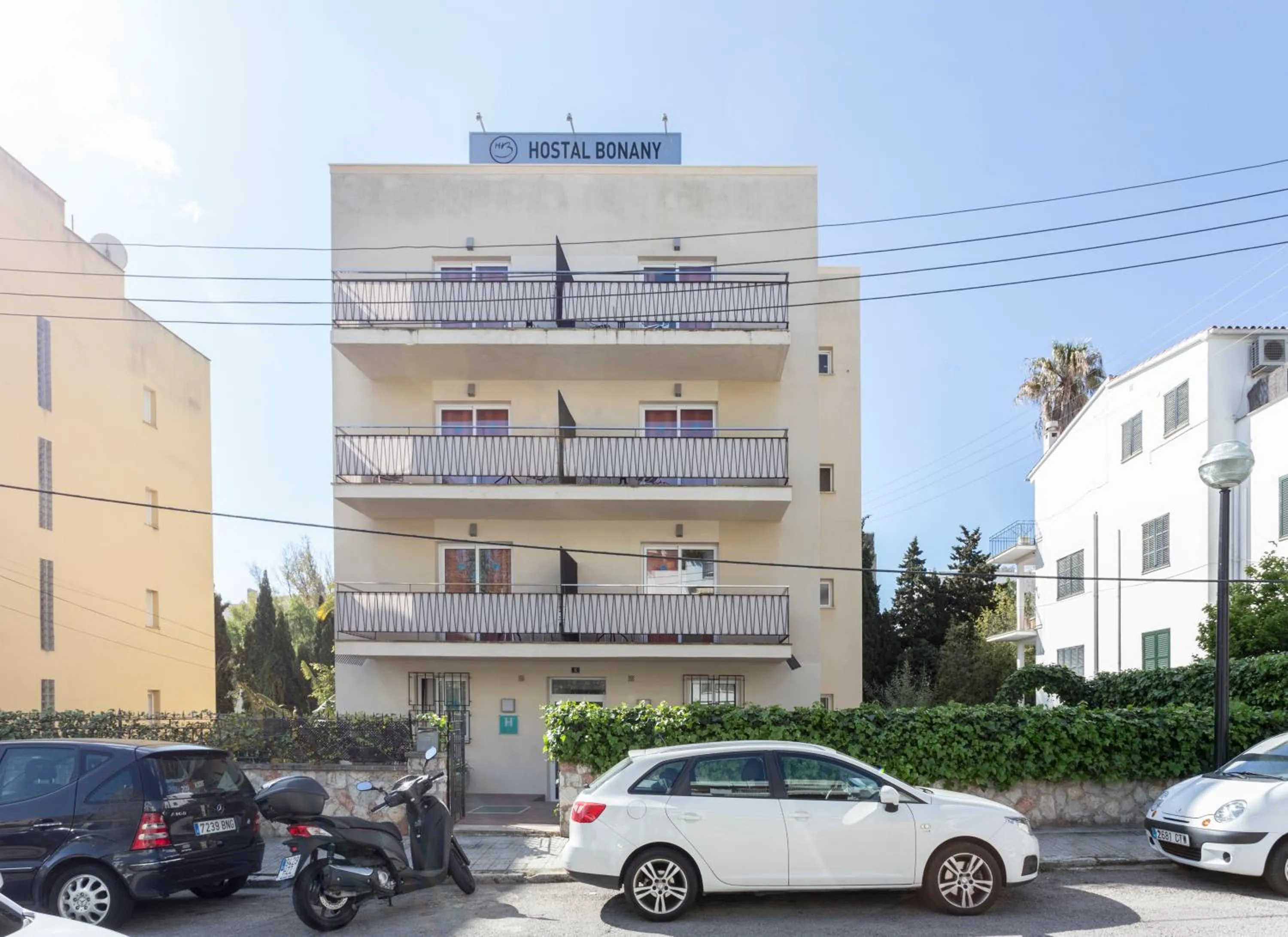 Facade/entrance in Hostal Bonany
