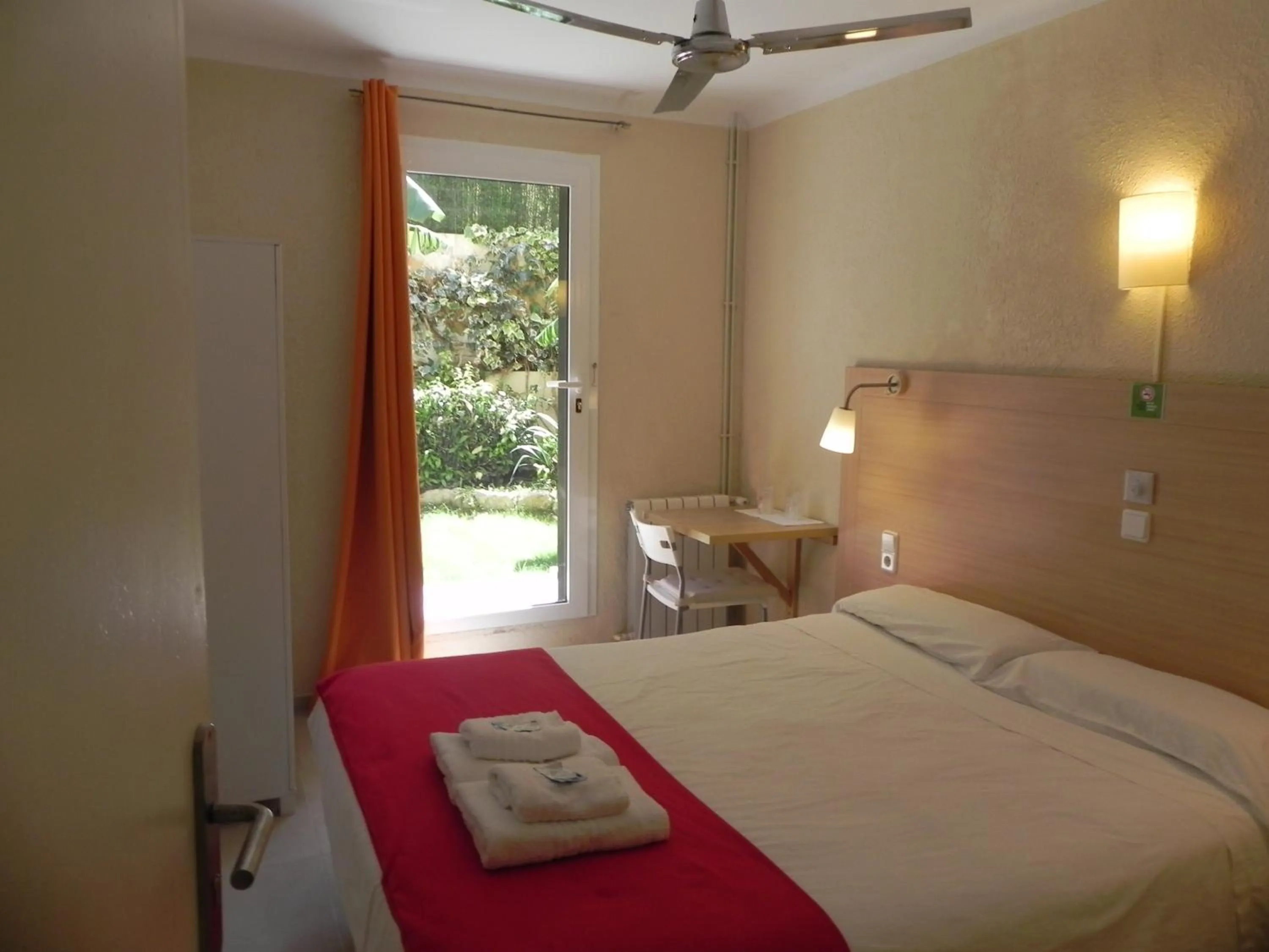 Bed in Hostal Bonany