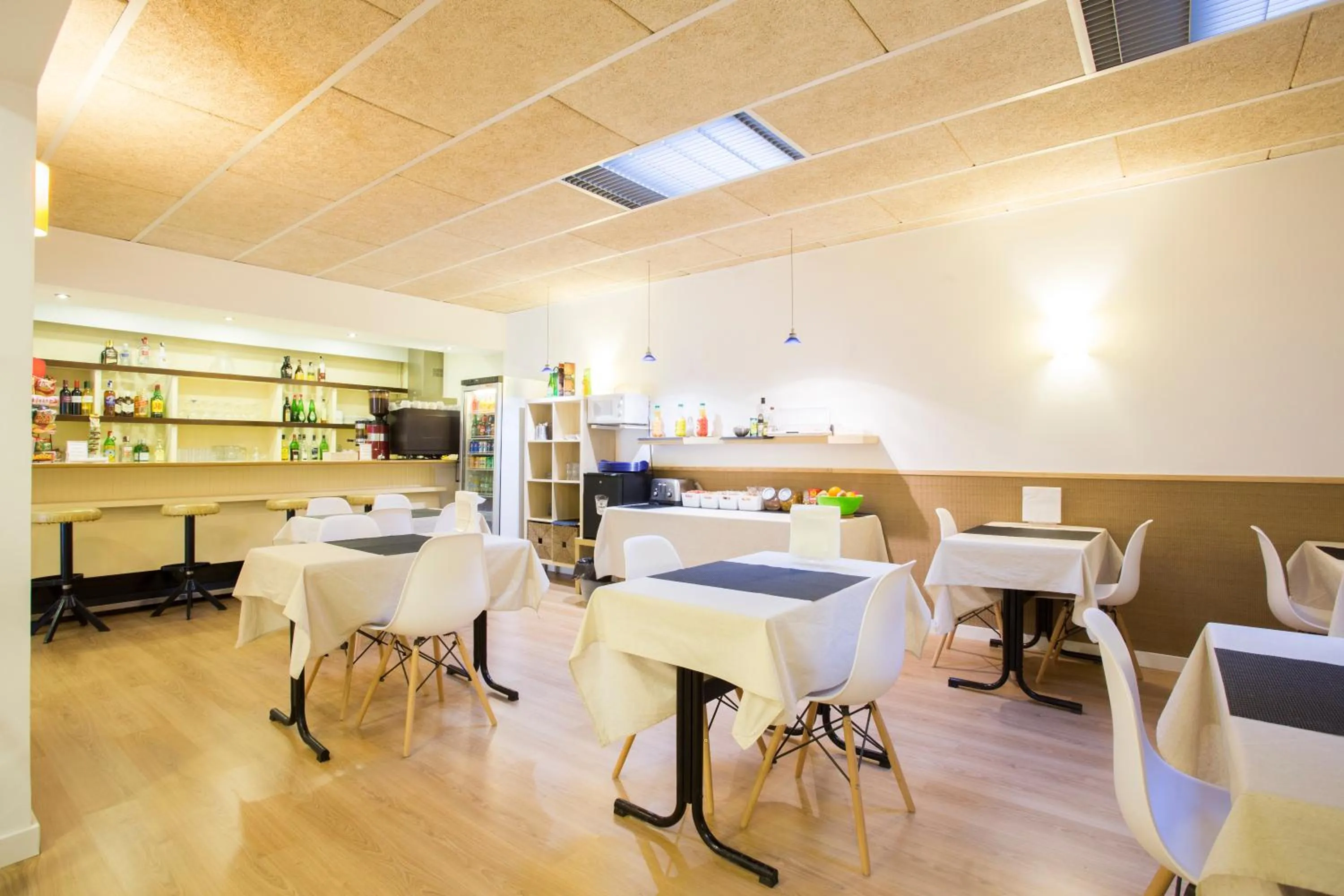 Lounge or bar in Hostal Bonany