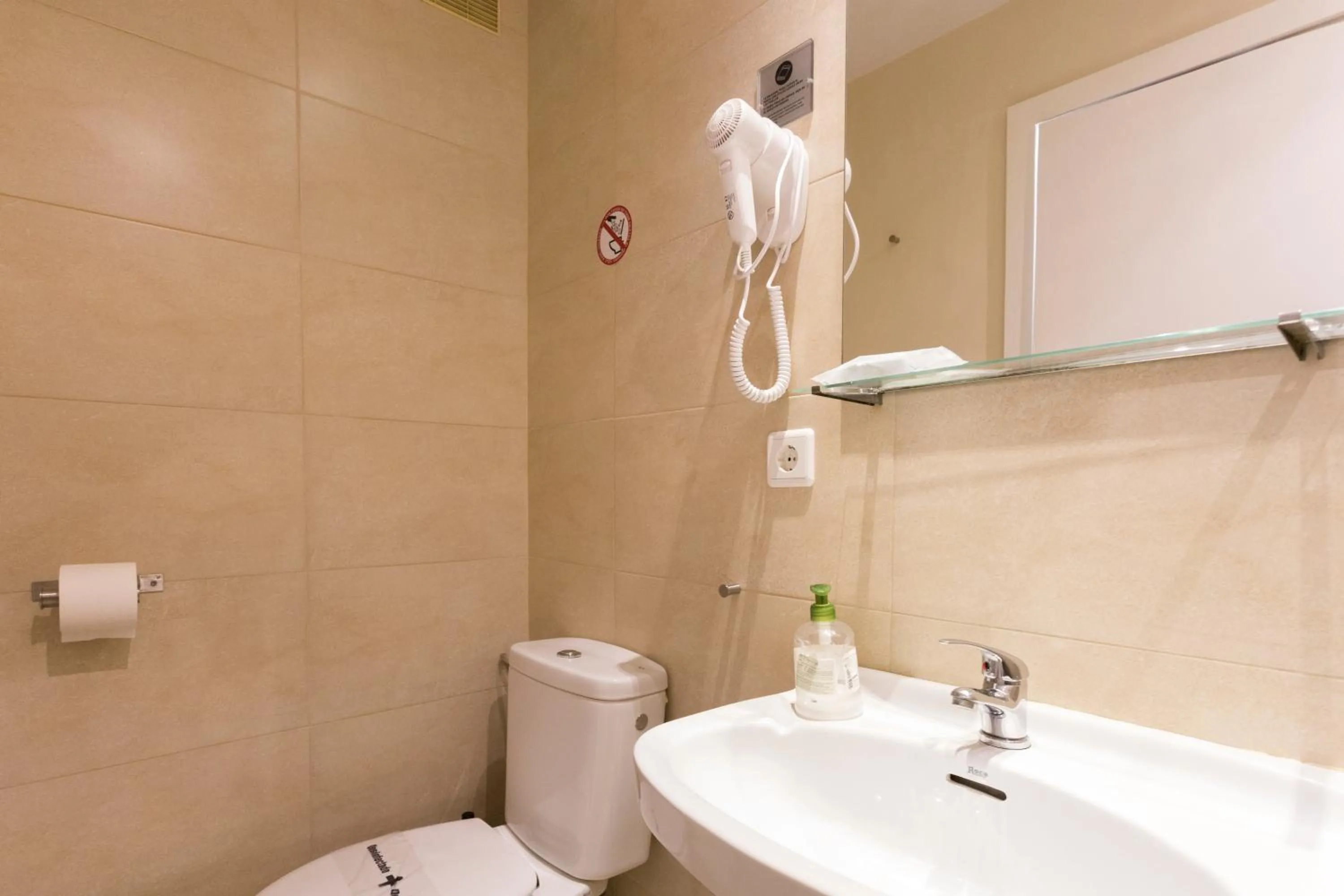 Bathroom in Hostal Bonany