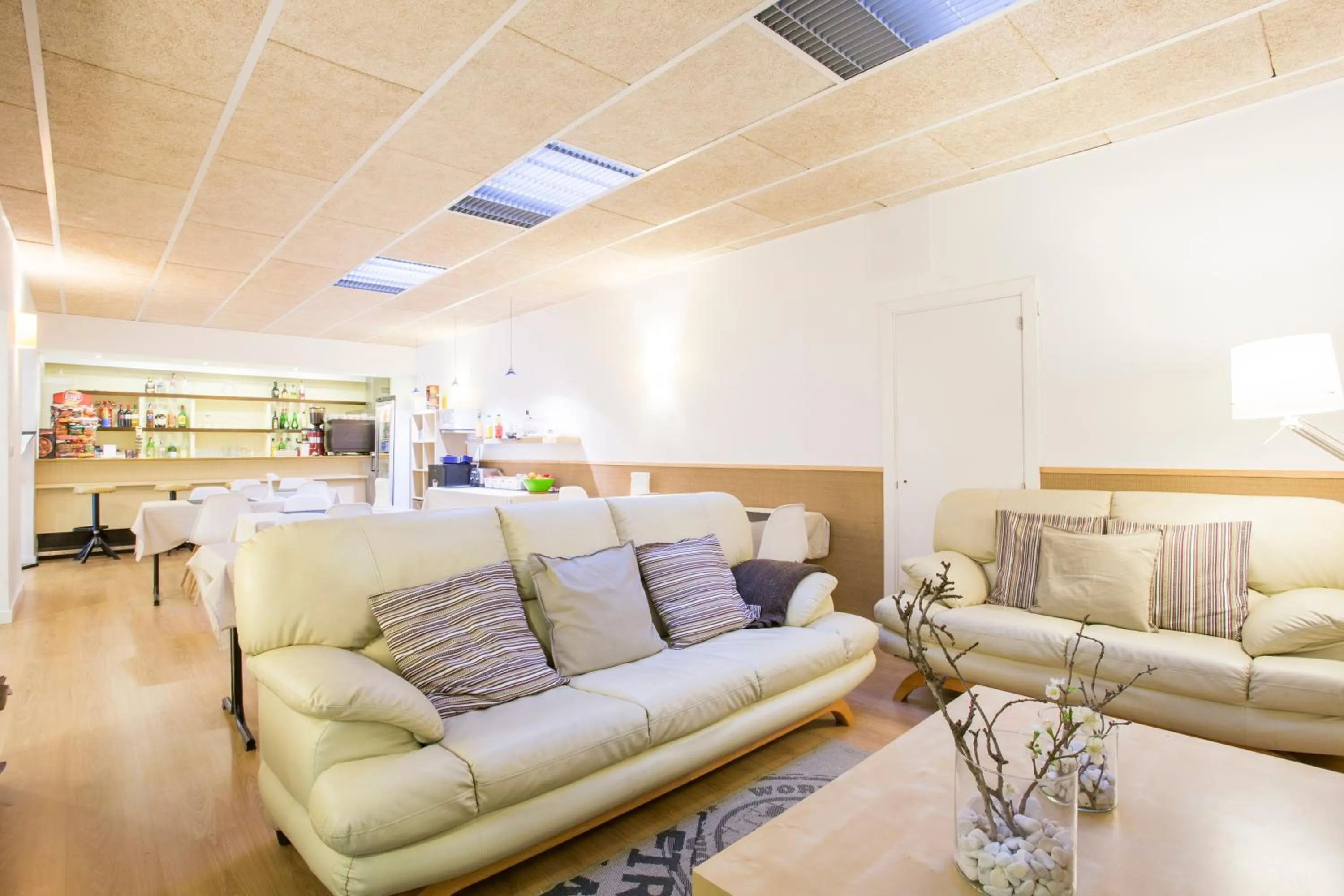 Communal lounge/ TV room in Hostal Bonany