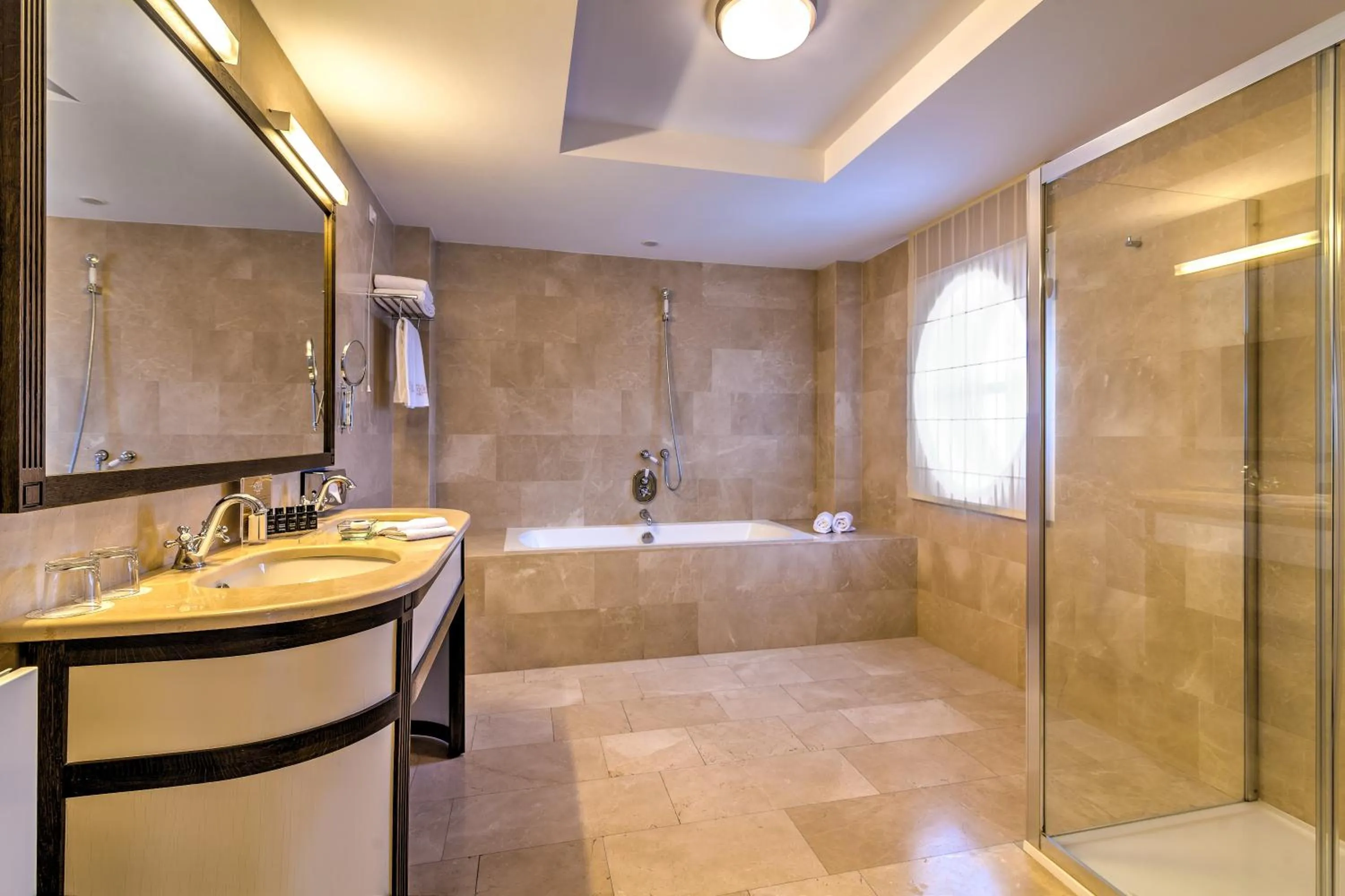 Shower in Epoque Hotel - Relais & Chateaux