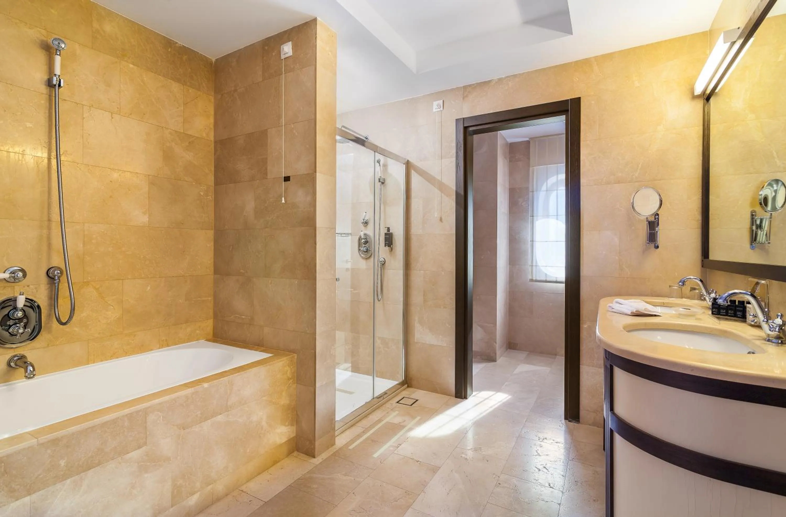 Shower in Epoque Hotel - Relais & Chateaux
