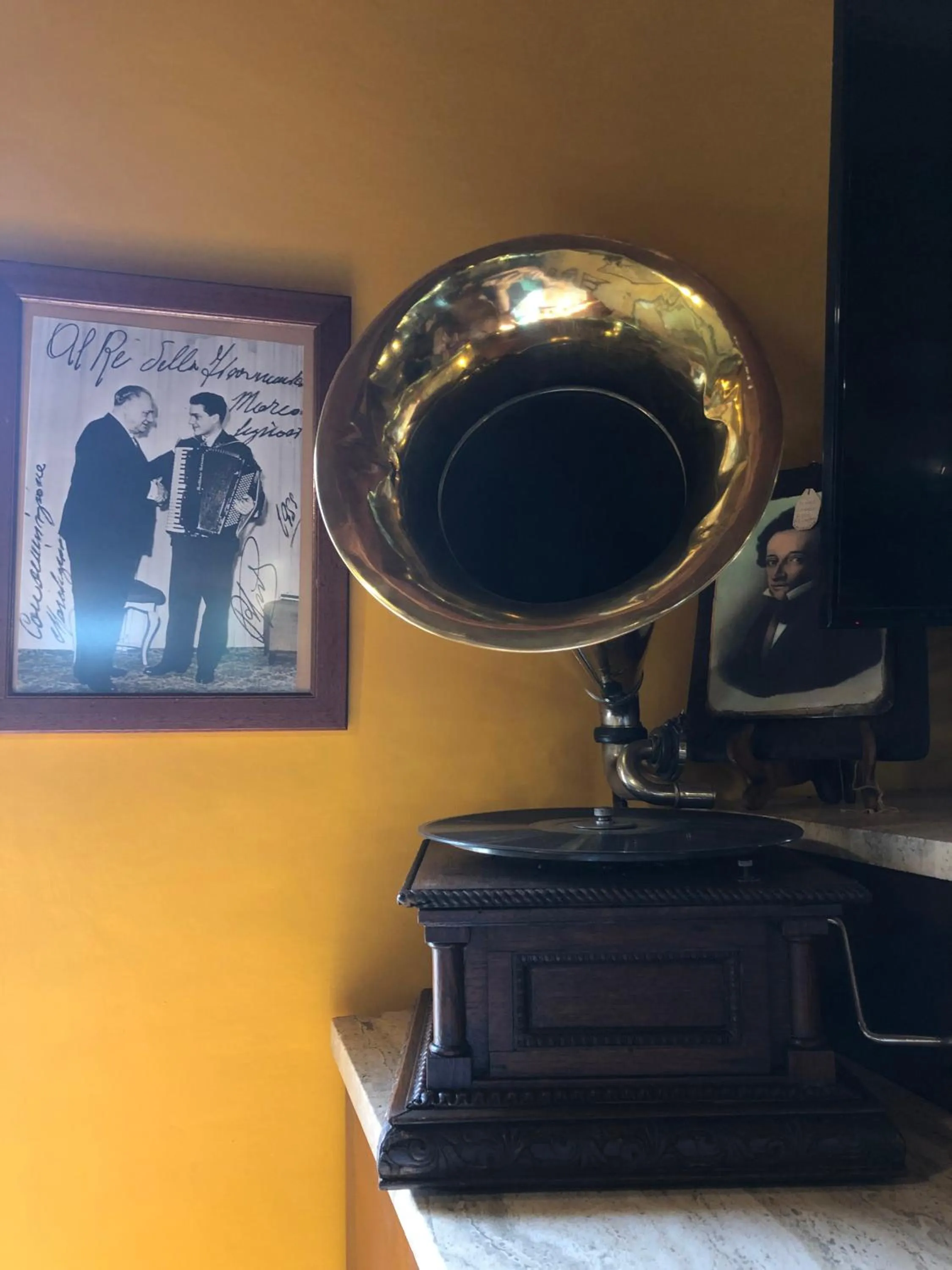 Restaurant/places to eat in Hotel Softwood