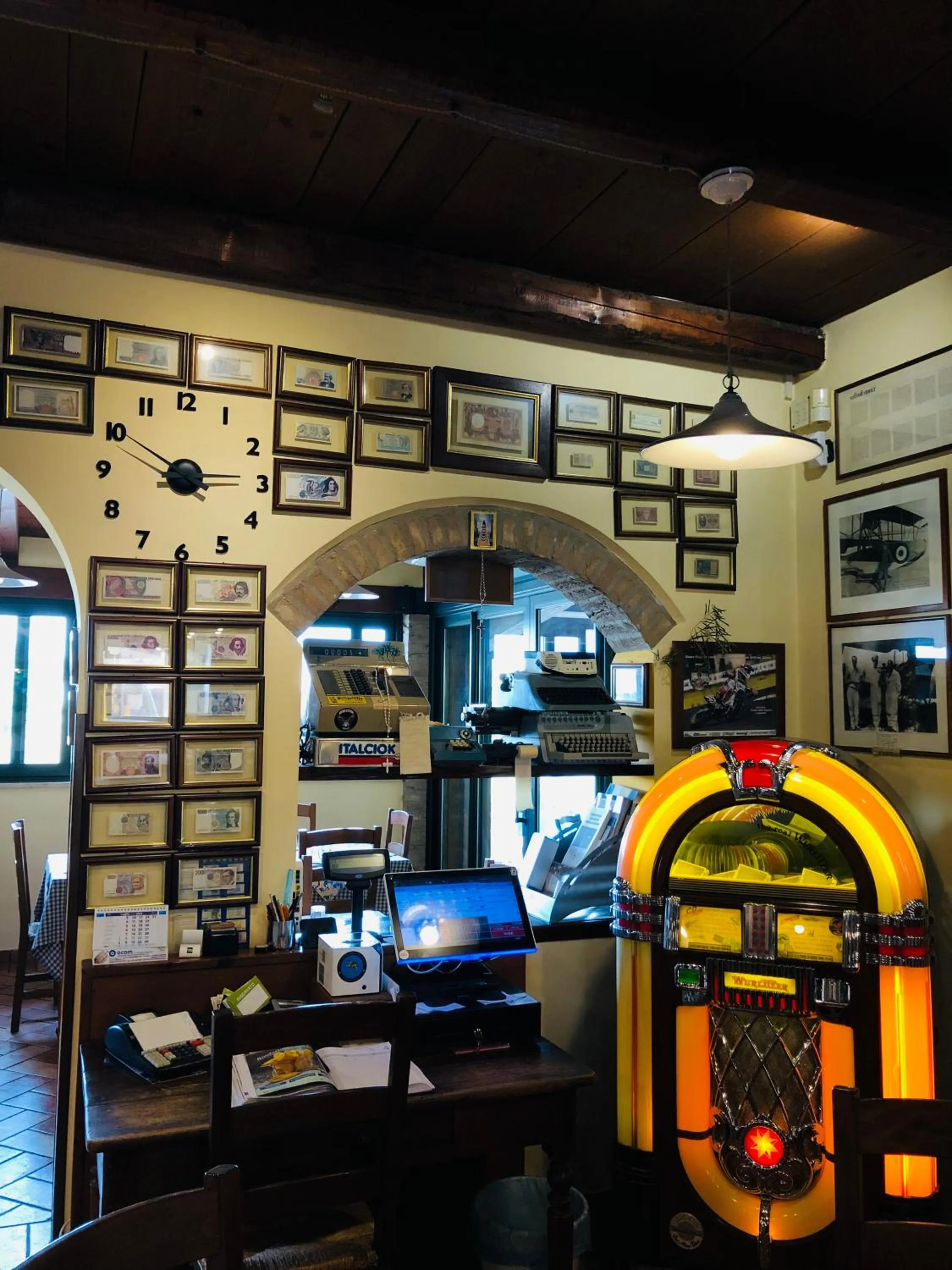 Restaurant/places to eat in Hotel Softwood