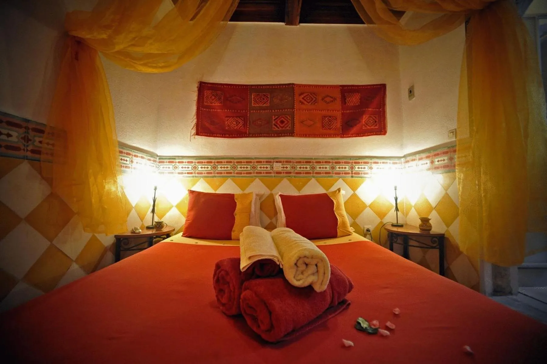 Photo of the whole room, Bed in Dar El Paco
