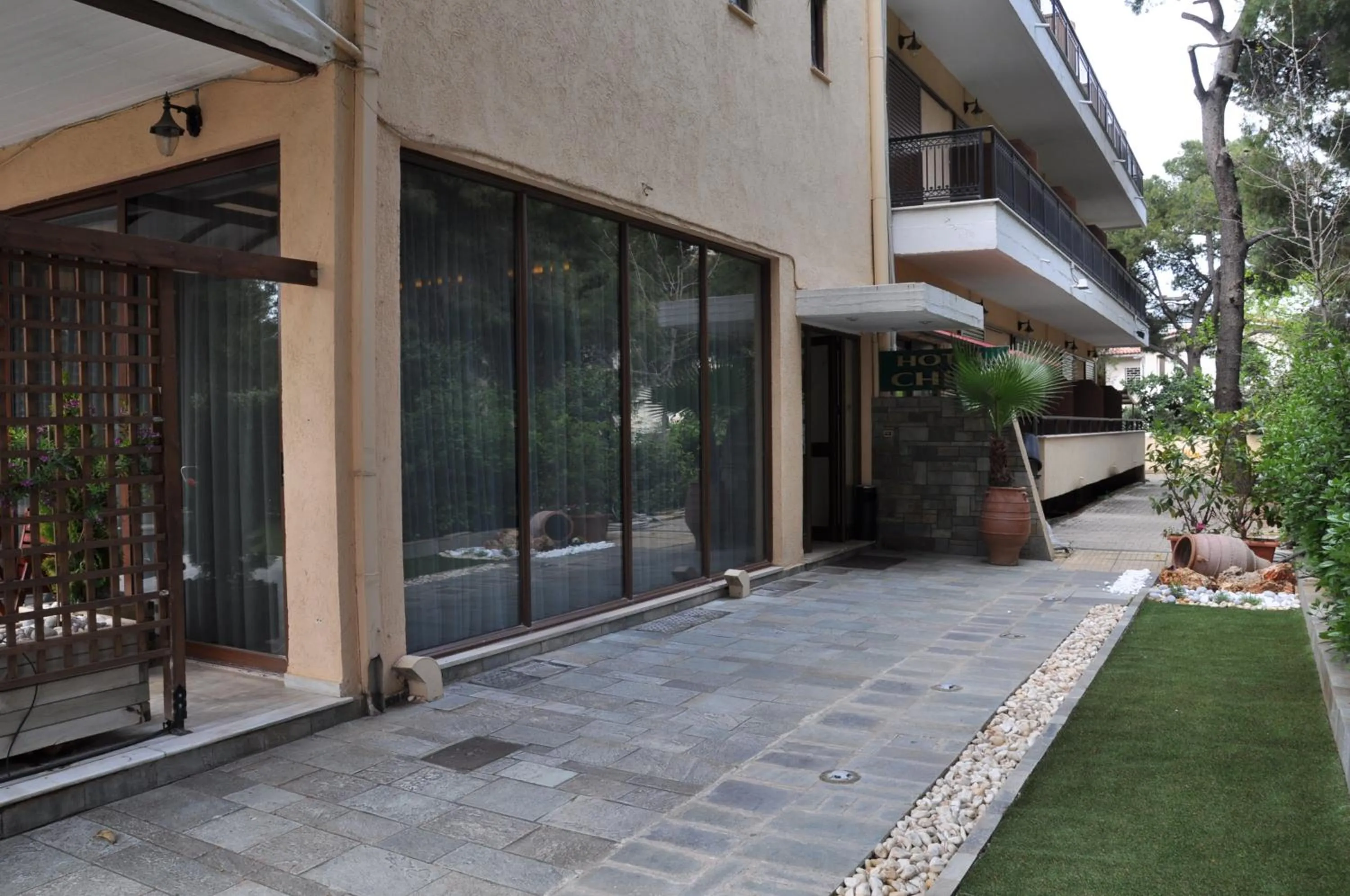 Facade/entrance in Hotel Chris