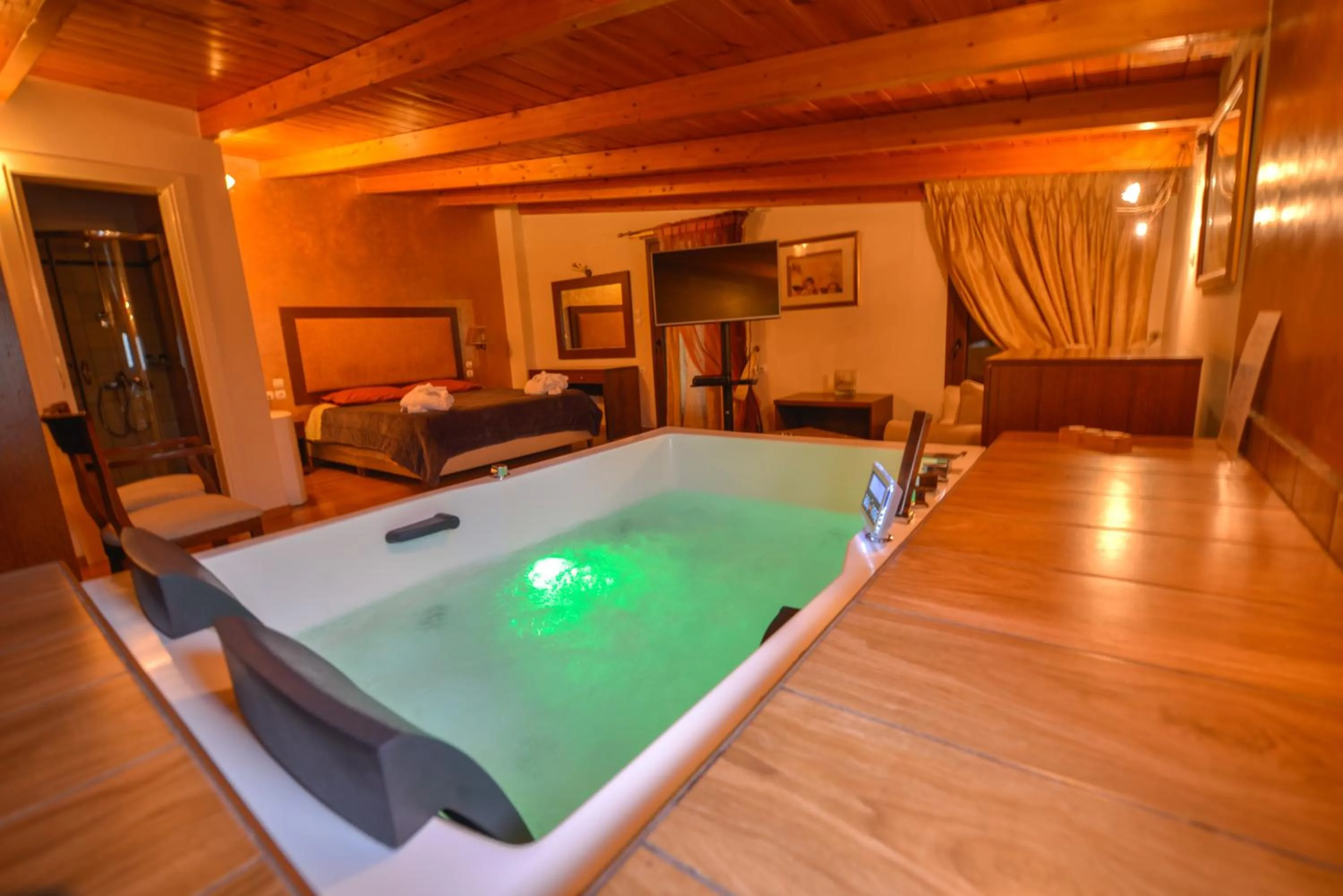 Hot Tub in Hotel Chris