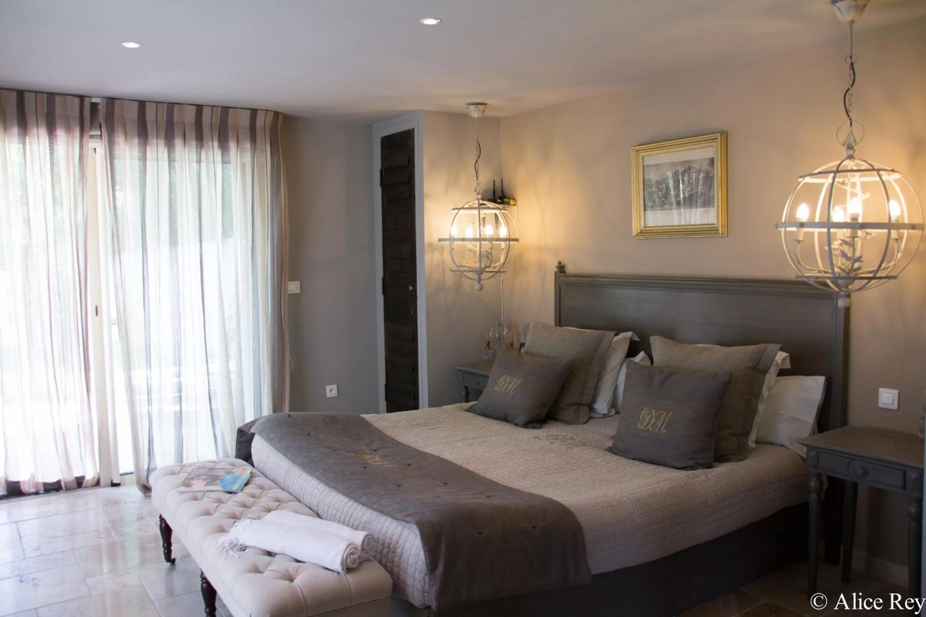 Patio, Bed in Domaine de Mejeans - Teritoria