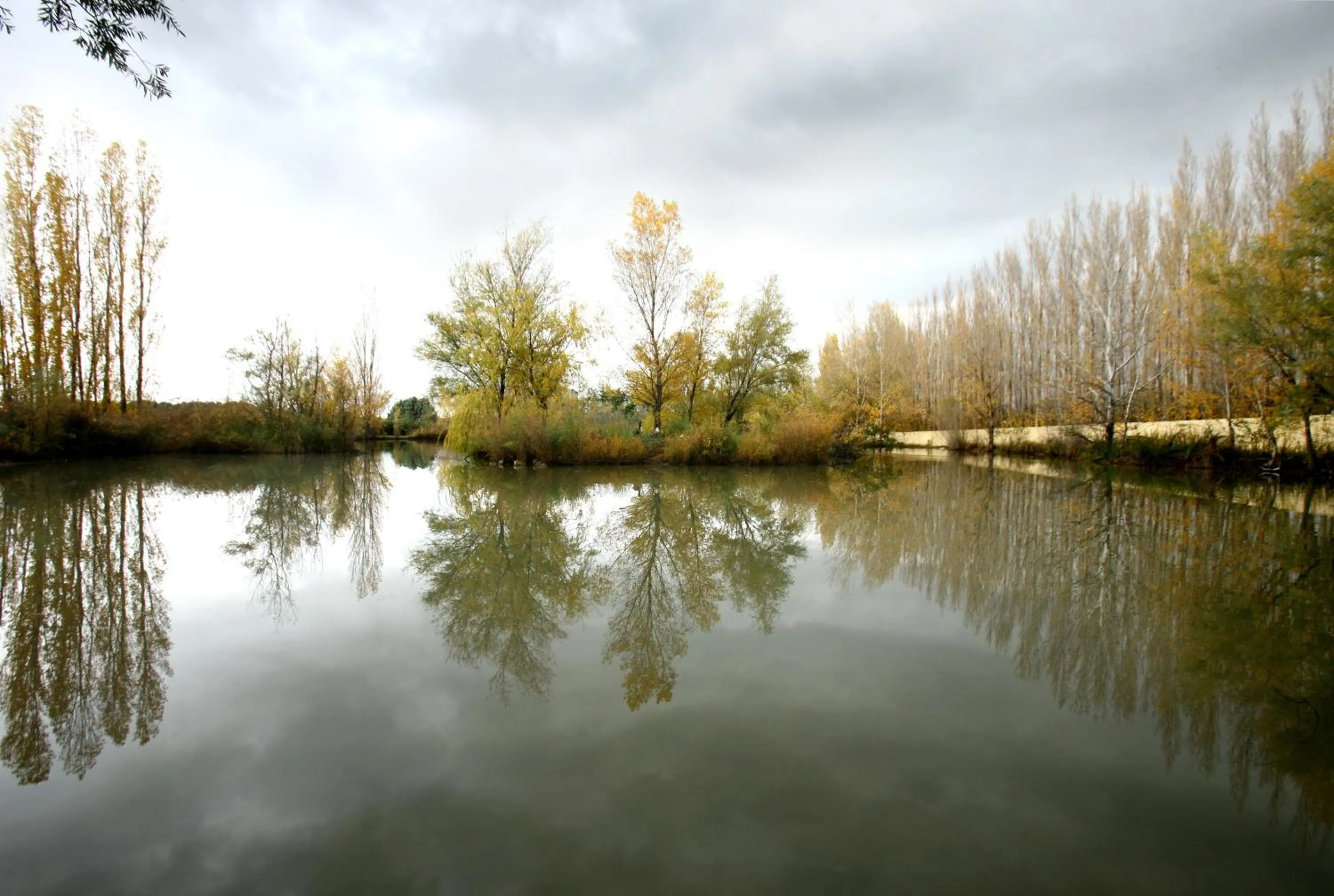Lake view in Domaine de Mejeans - Teritoria